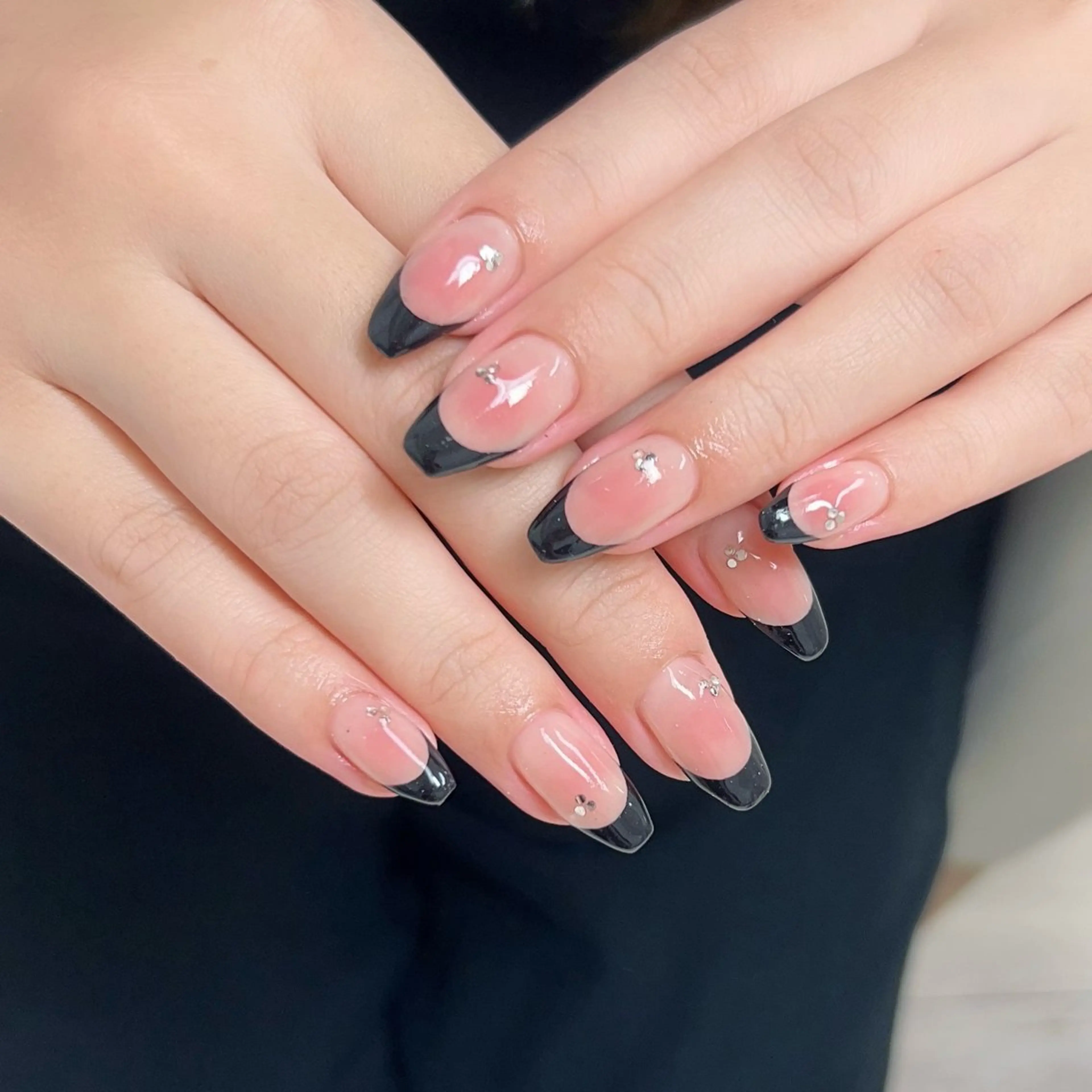 ネイル チークネイル フレンチネイル ハンドネイル muum_nail 新宿2分 三丁目1分のネイルデザイン