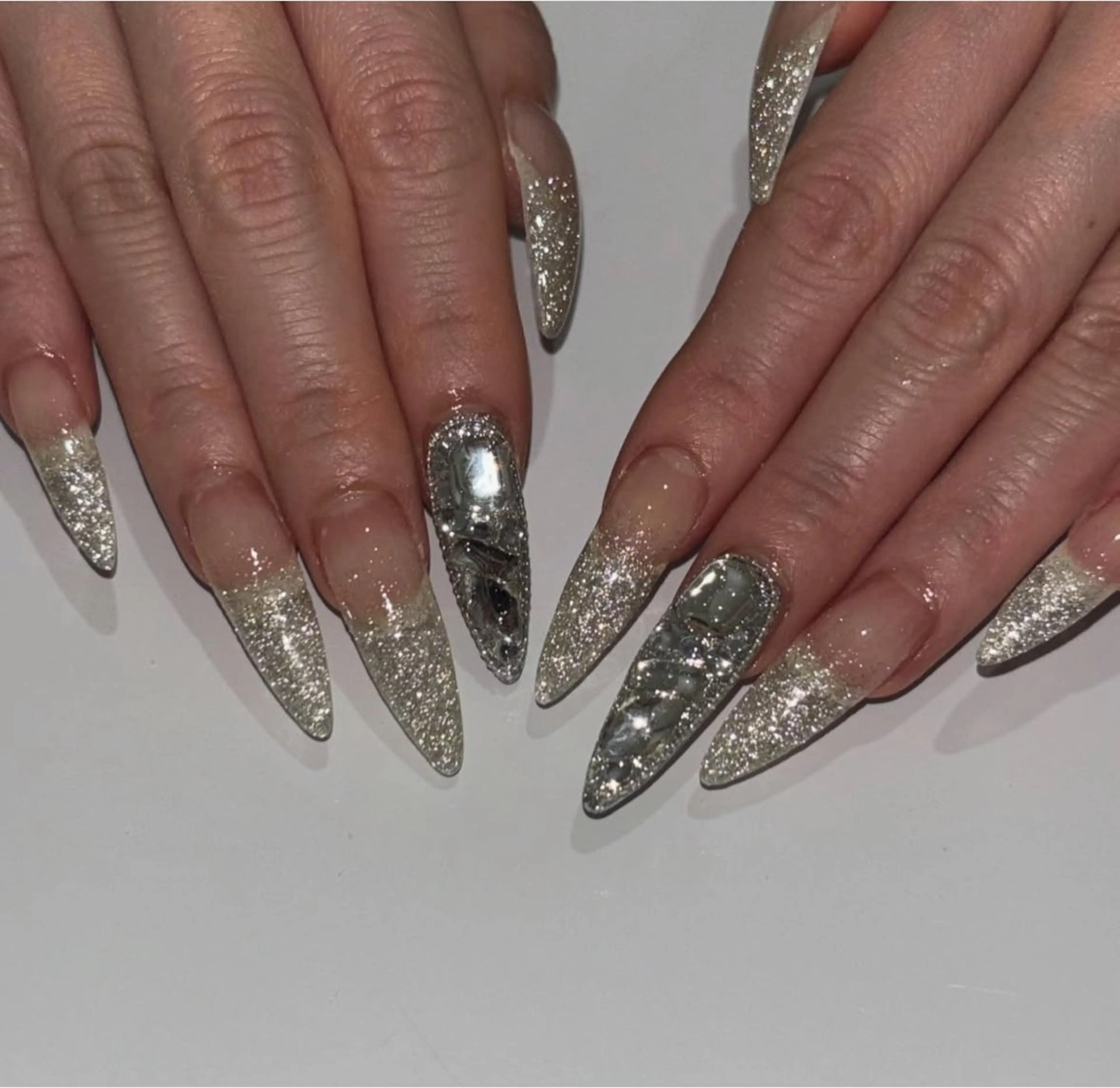 ネイル ドット 韓国ネイル ワンホンネイル ハンドネイル Yay /y2k・個性派のネイルデザイン