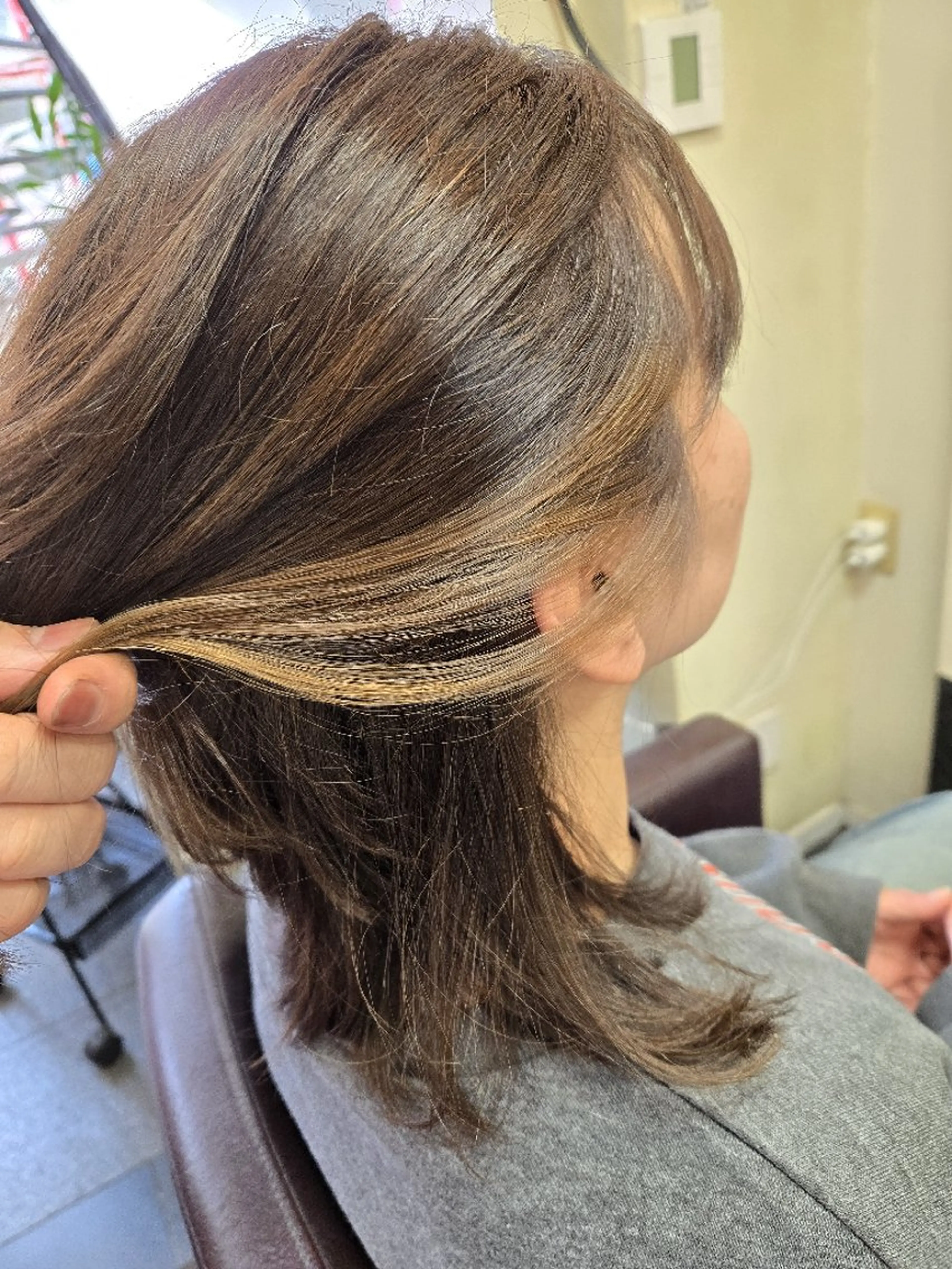 ミディアム カラー デザインカラー イヤリングカラー イルミナカラー カット ヘアカラー 遠藤 史秋のヘアスタイル