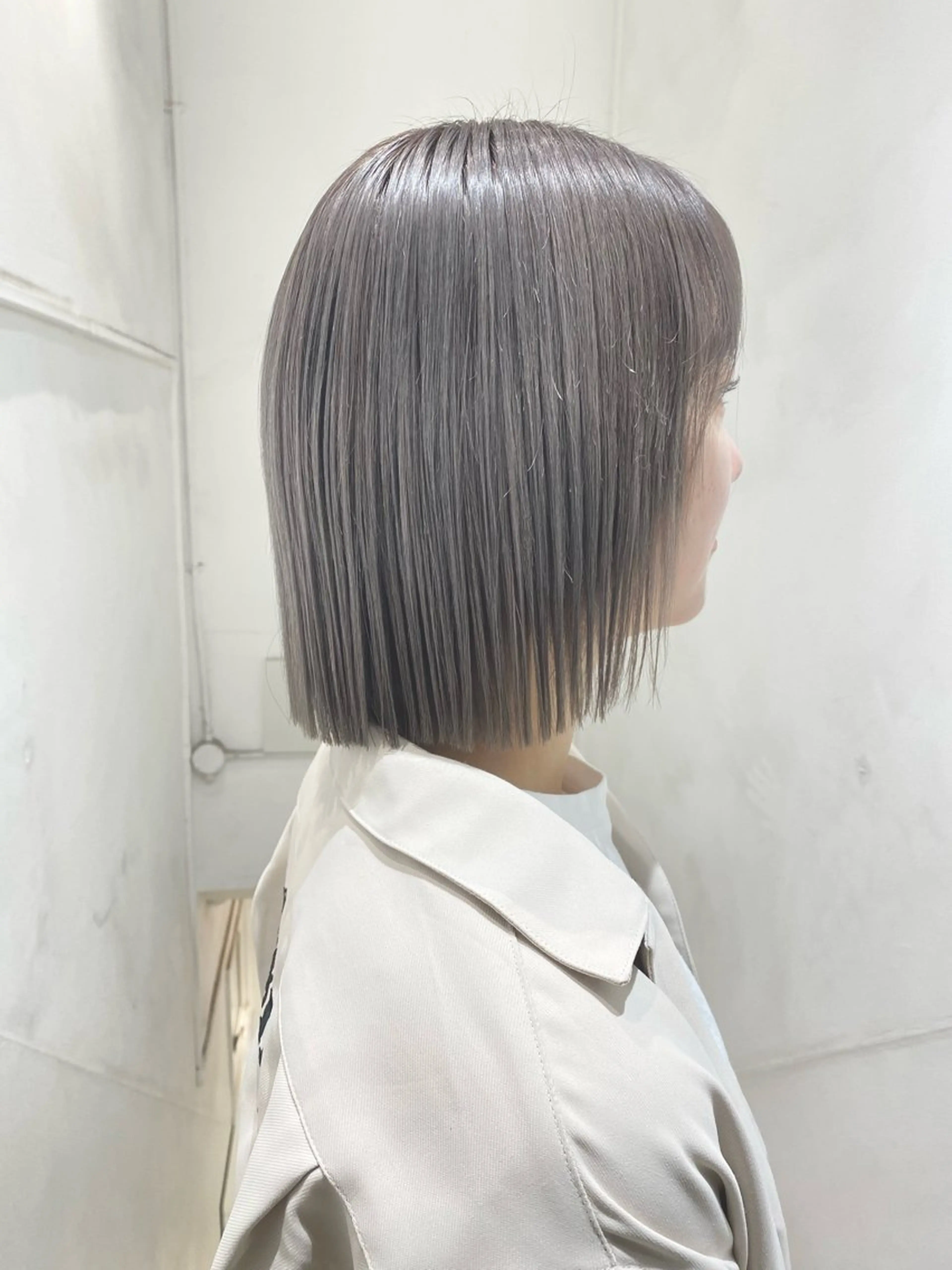 ショート カラー グレージュ シルバー シルバーグレージュ ✨くびれスタイル✨️ 戸嶋穂乃香のヘアスタイル