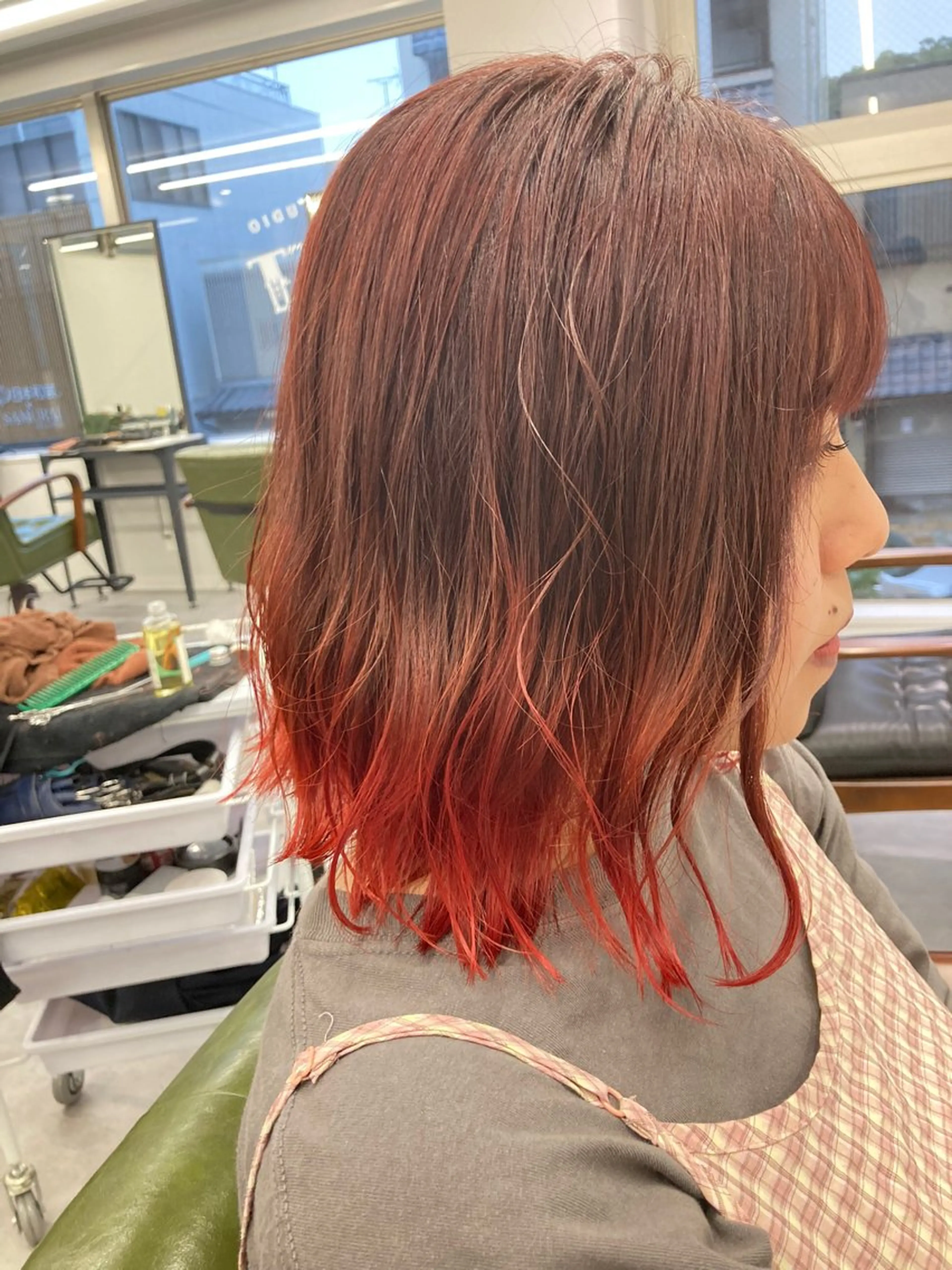 ミディアム カラー グラデーションカラー レッドカラー カット ヘアカラー トリートメント SHAFT Ieiriのヘアスタイル