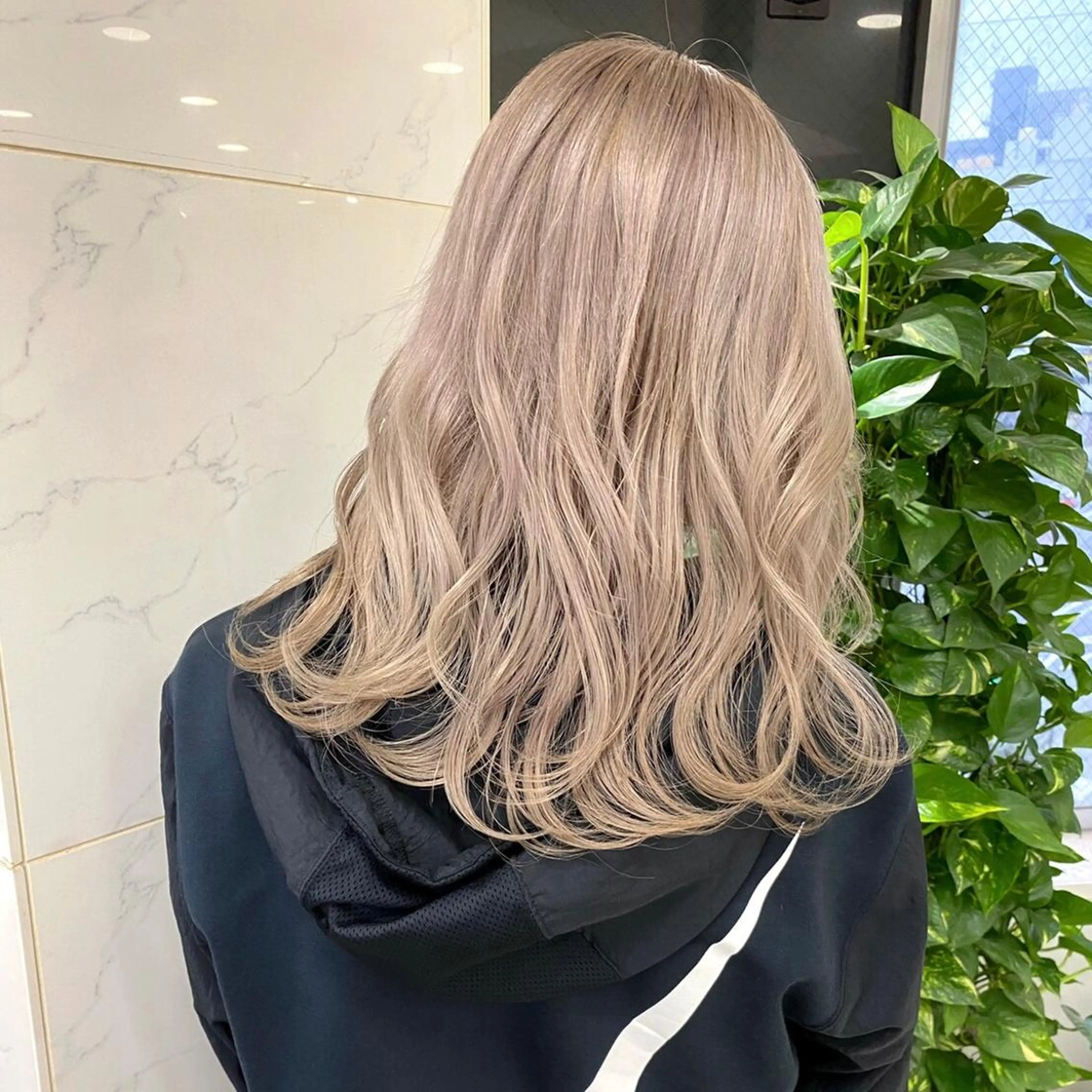 セミロング カラー シールエクステ特化 ハイトーン、NANAのヘアスタイル