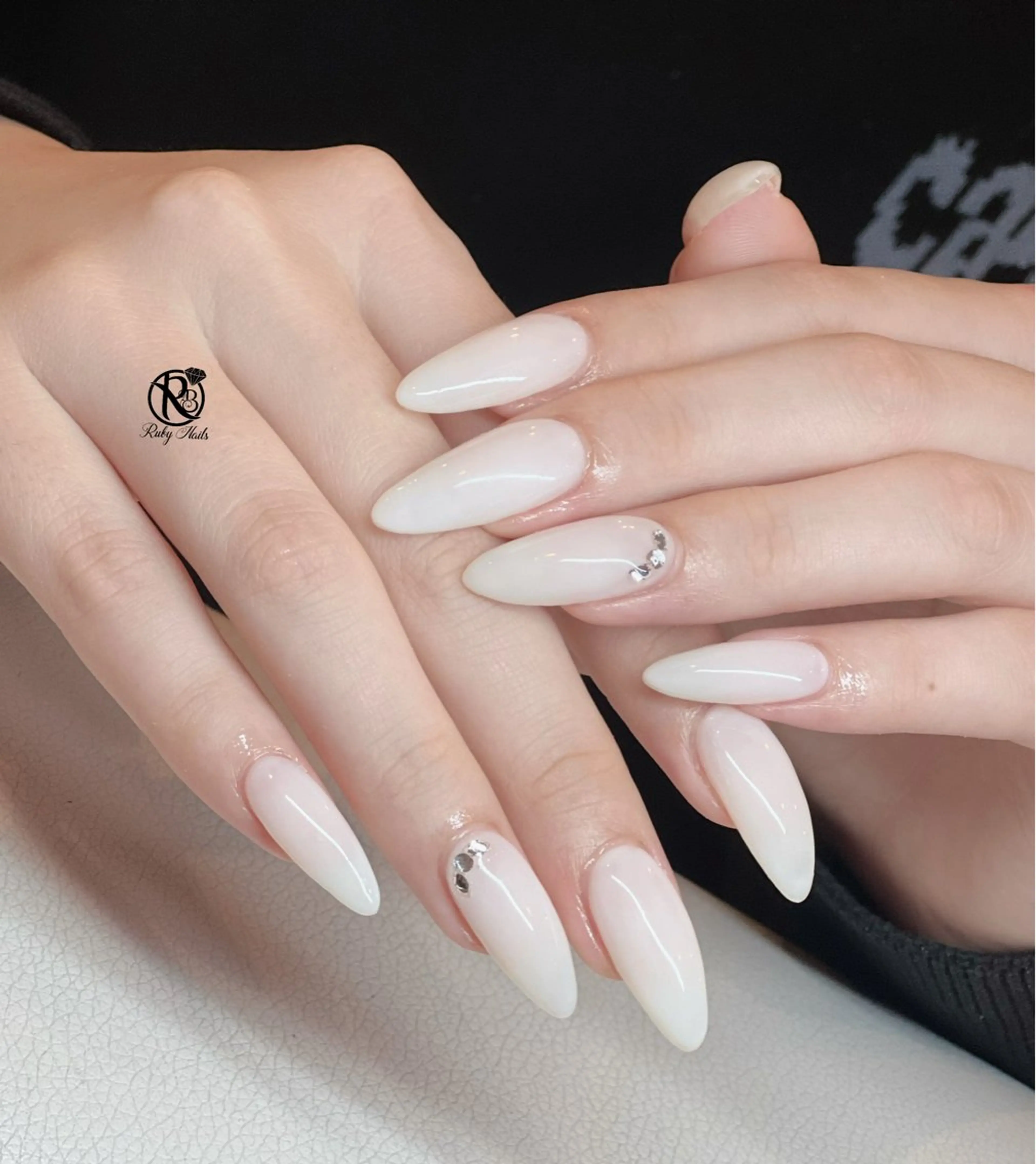 ネイル ボルドー ブラウン チークネイル ドット フットネイル ハンドネイル RUBY Nail 日暮里店のネイルデザイン