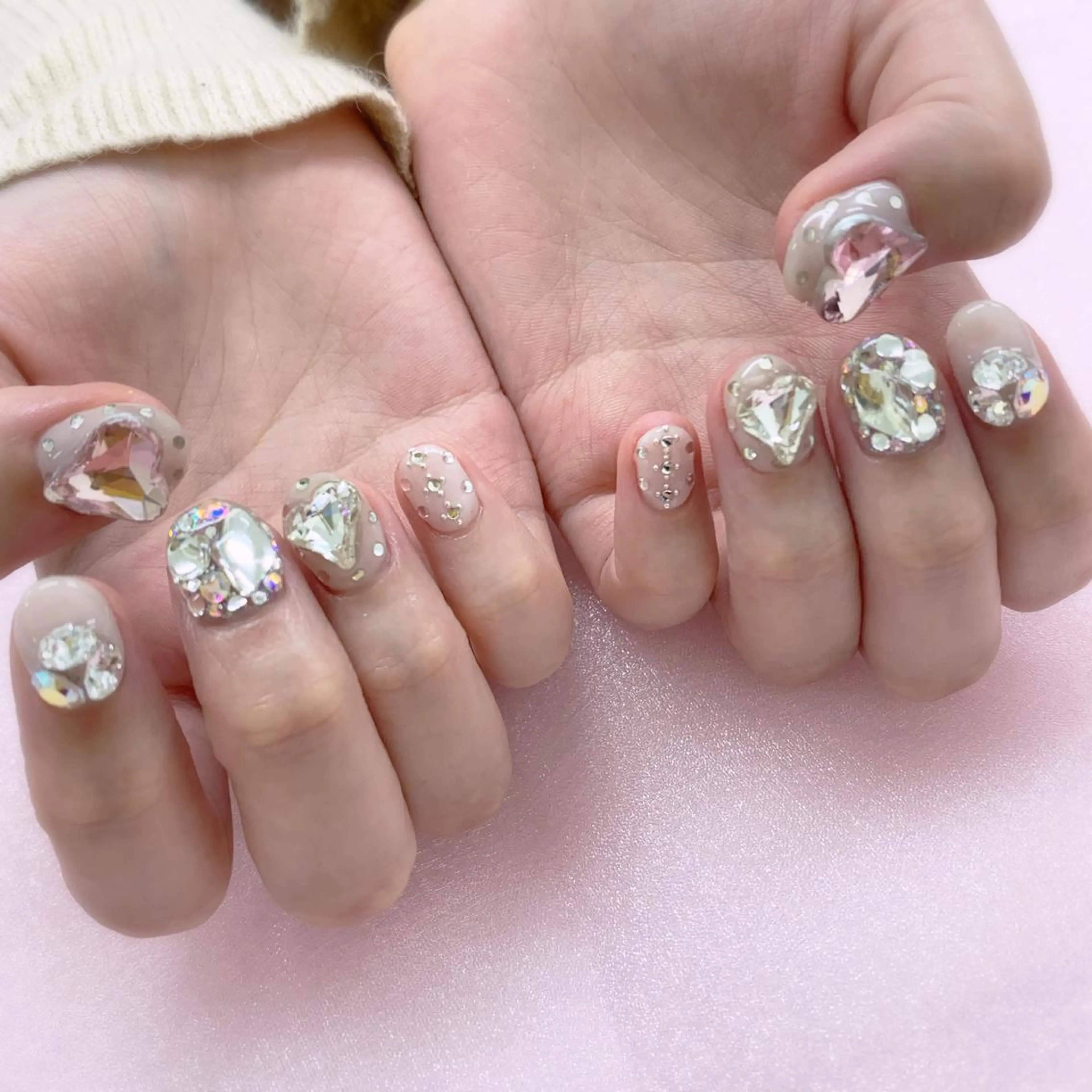 ネイル ハート ストーンネイル ハンドネイル 五十嵐 美智のネイルデザイン