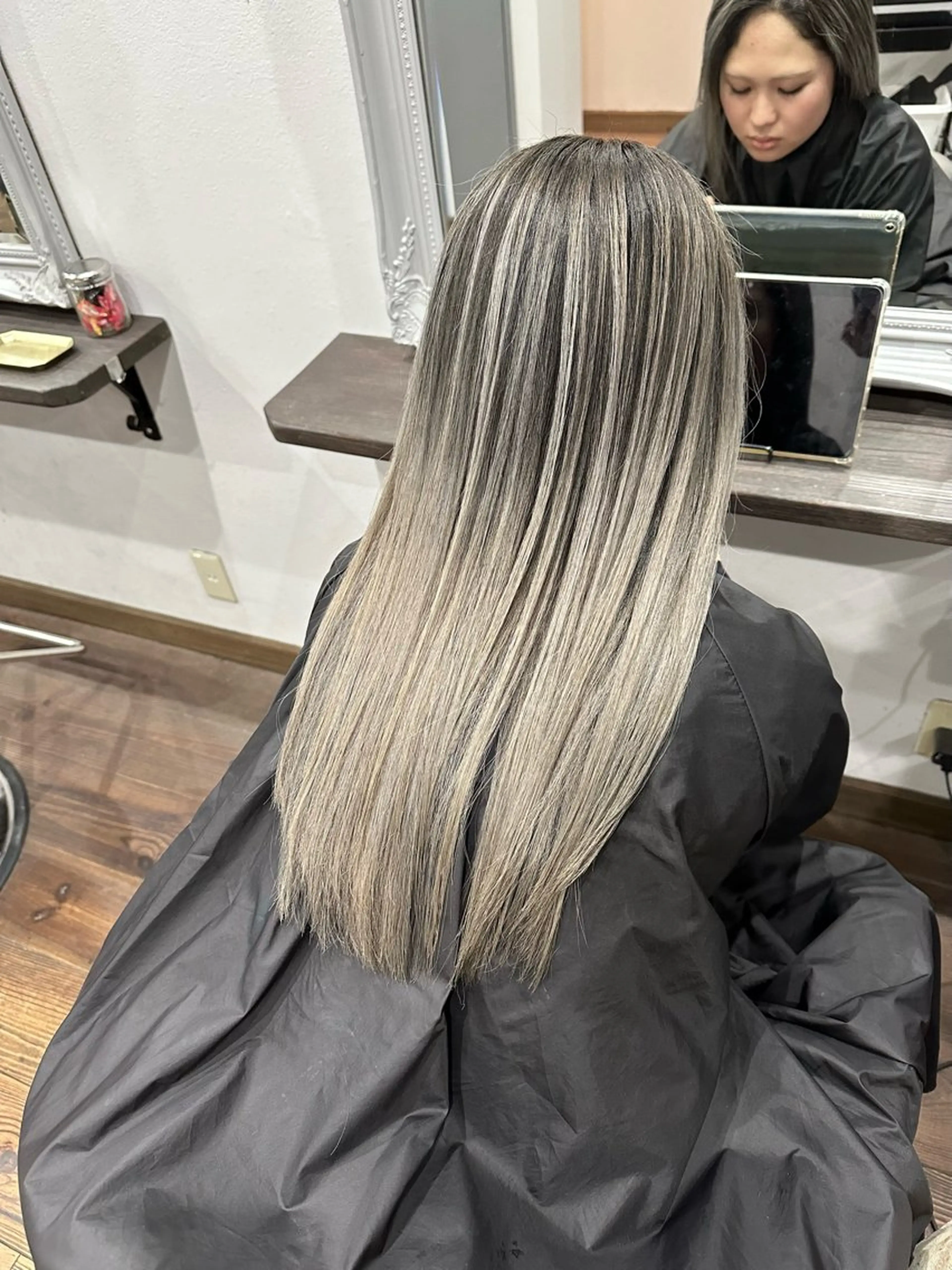 ロング レイヤーカット カット ヘアカラー トリートメント _White広島所属・バレイヤージュ 隅中秀弥のヘアスタイル