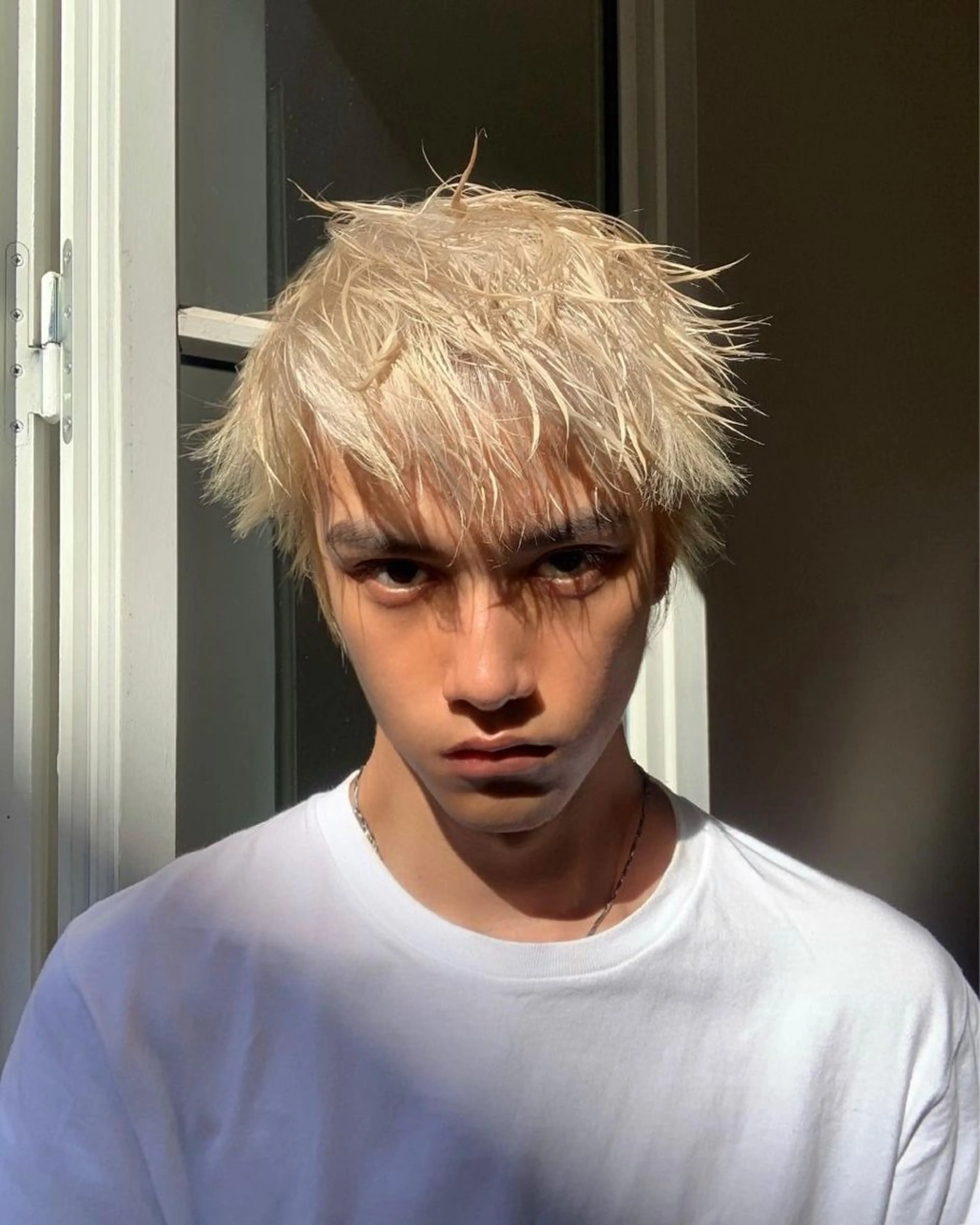 ショート カラー メンズ ベージュカラー ホワイトベージュ カット ヘアカラー 垢抜けハイトーン☀／ 笑顔の美容師／しゅんのヘアスタイル