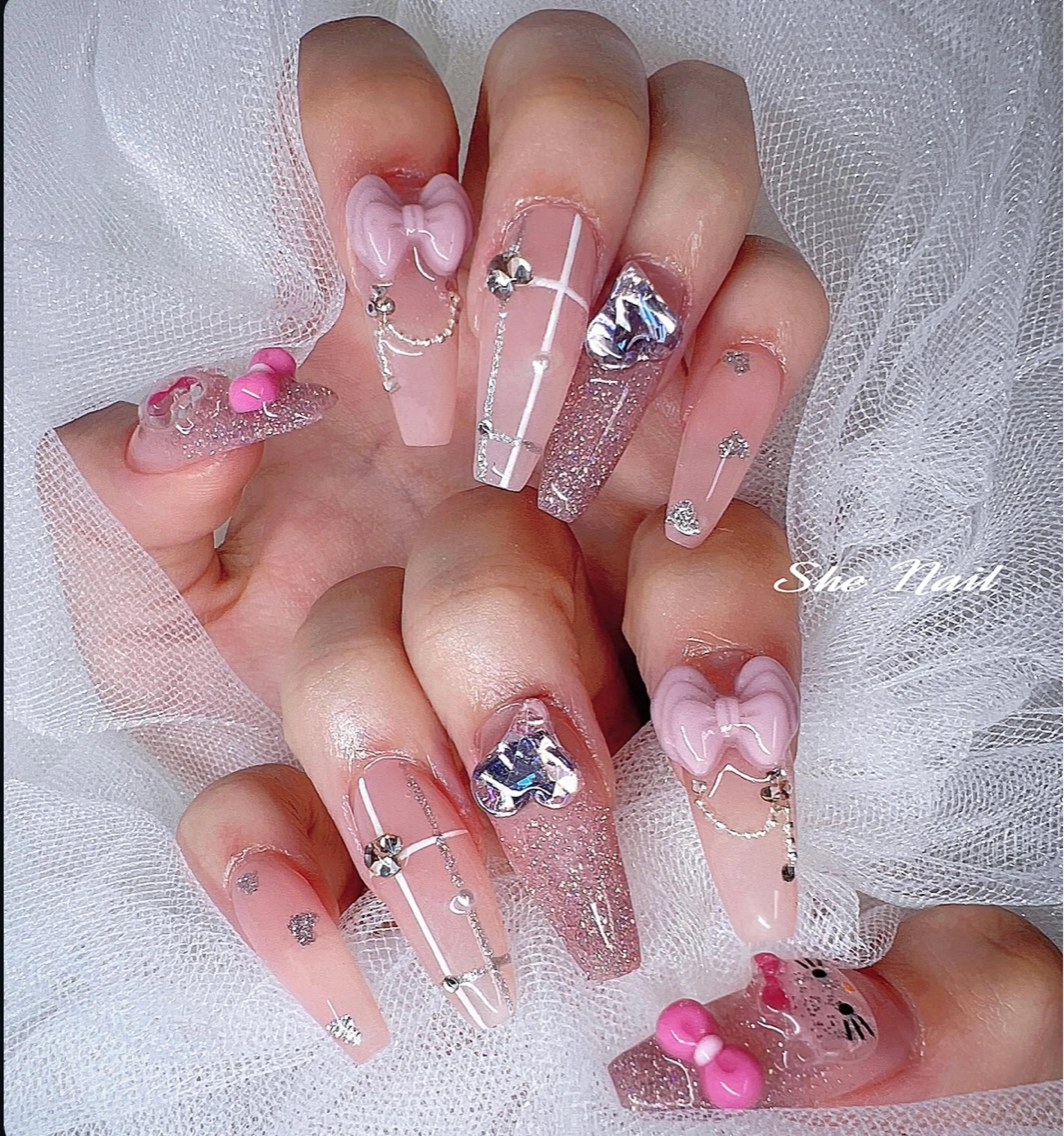 ネイル チークネイル 長さ出し グラデーション ラメ(グリッター) ラメグラデーション ハンドネイル She   Nail所属・ISA_ BELLAのネイルデザイン