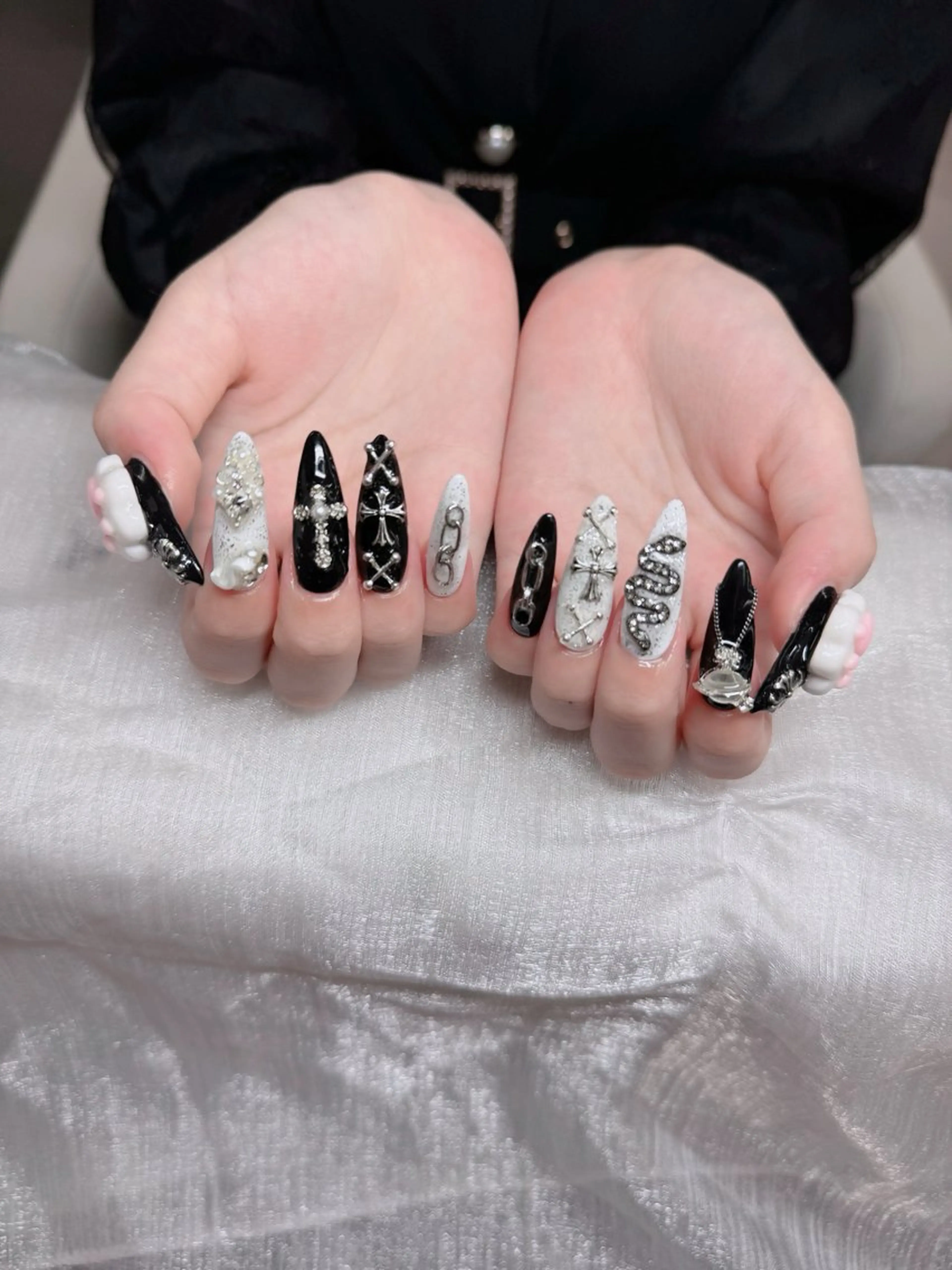 ネイル フレンチネイル ジェルネイル ガラスフレンチ ハロウィン ハート ハンドネイル H.baby Nail Salonのネイルデザイン