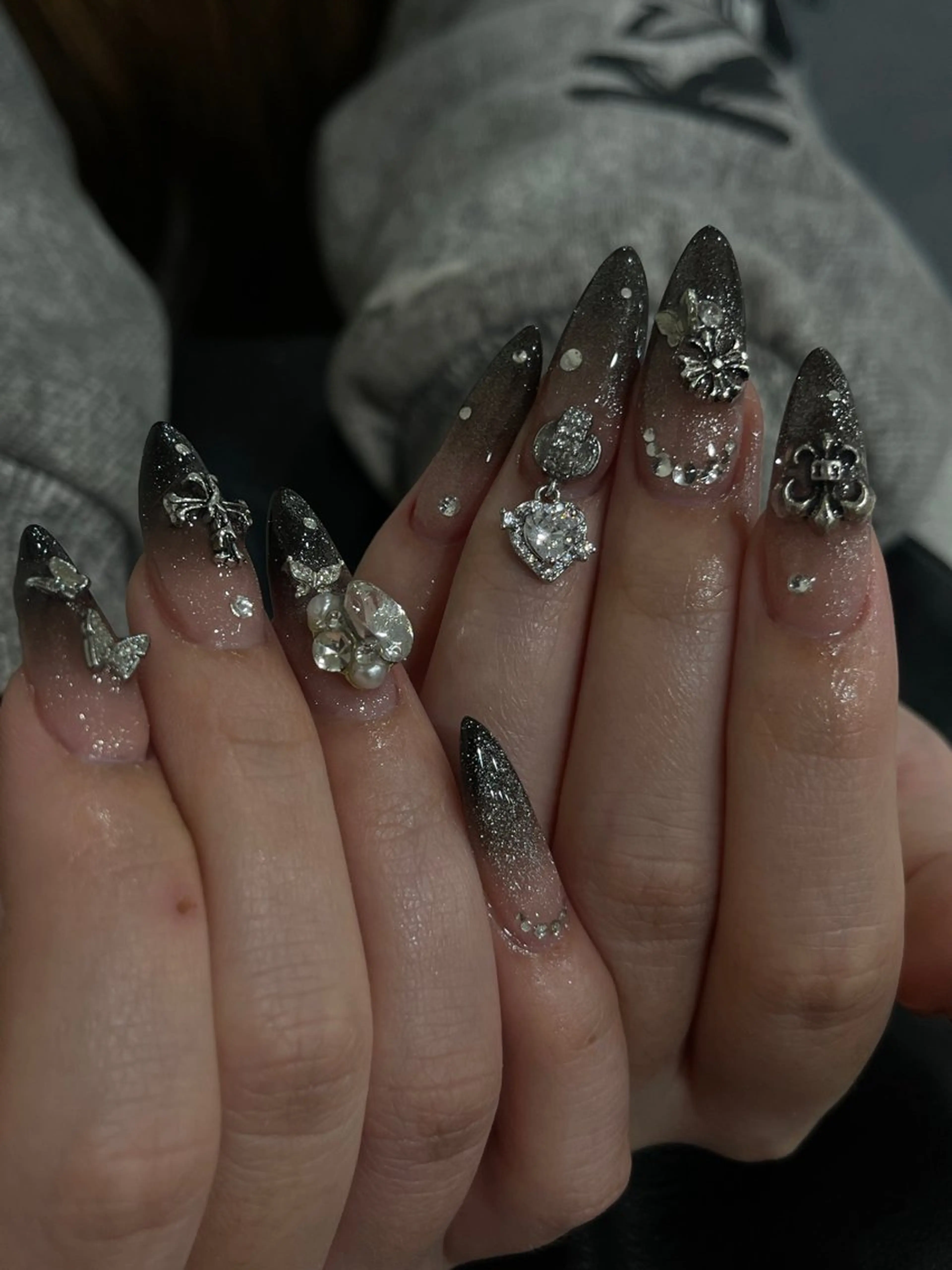 ネイル ボルドー チークネイル フレンチネイル グラデーション キラキラネイル ハンドネイル Rin Rinのネイルデザイン