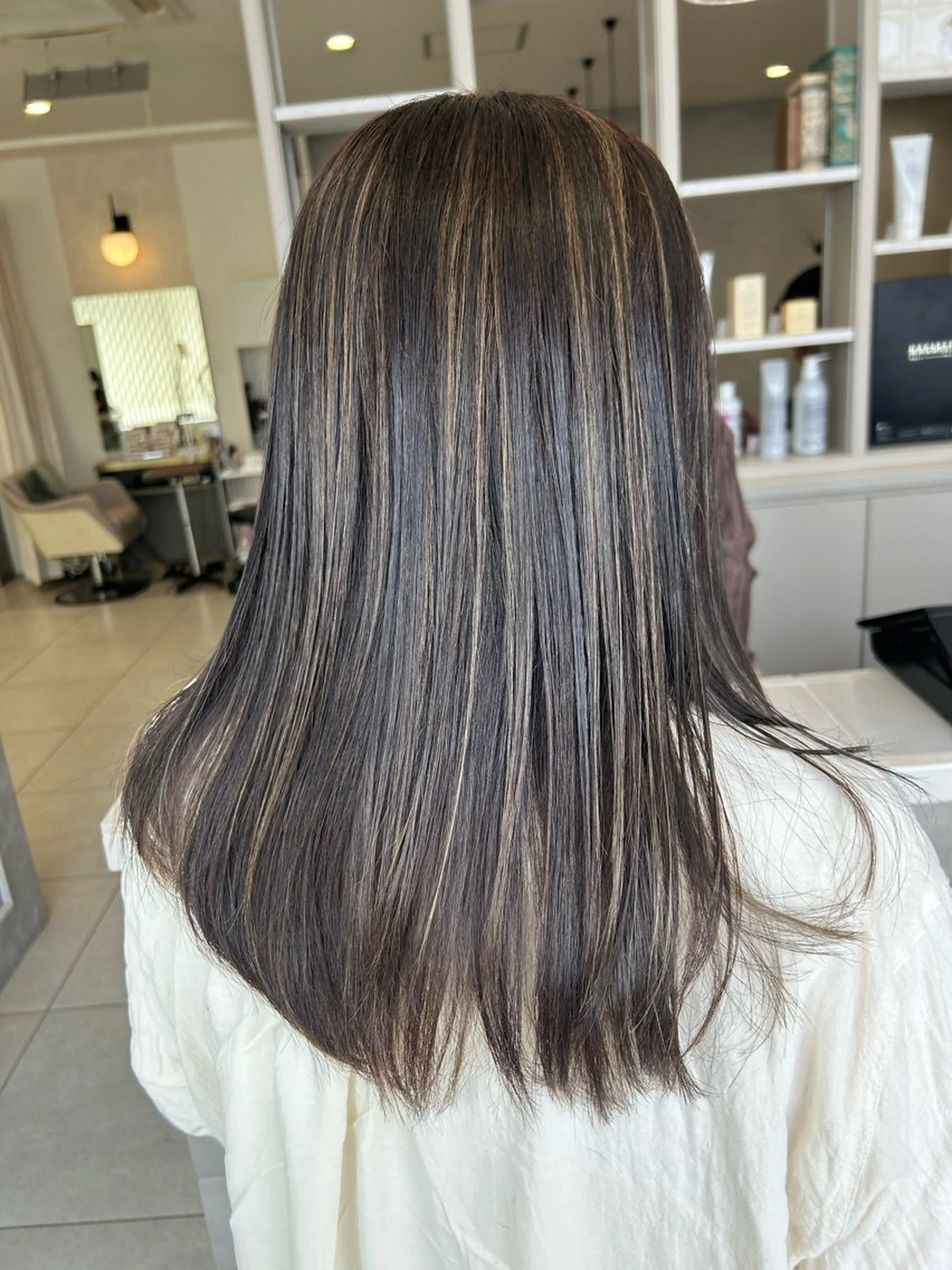 【白髪ぼかし】ハイライト＋アドミオカラー(透明感)＋3stepトリートメント ¥15900の写真