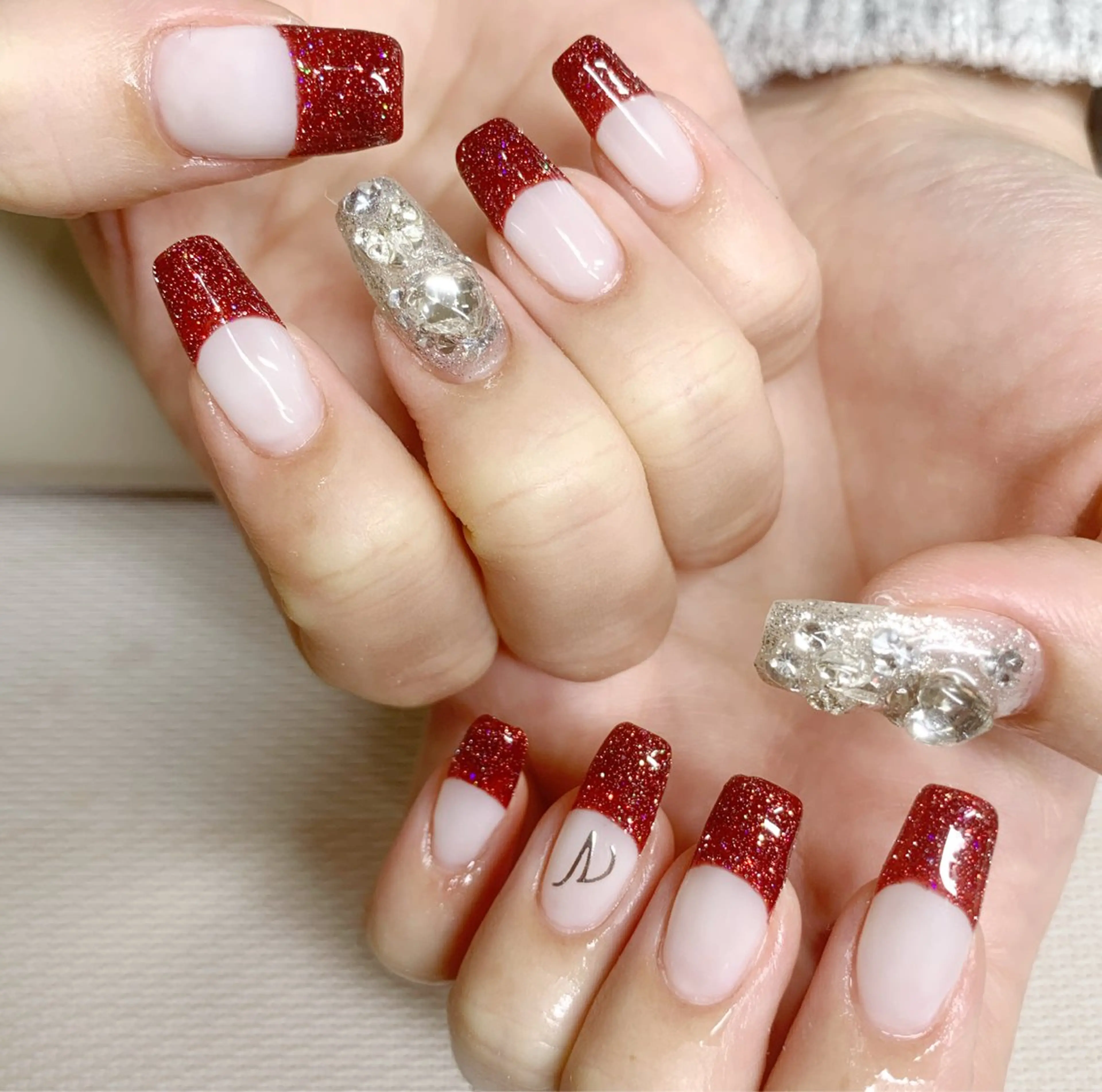 ネイル フラッシュネイル フレンチネイル 冬ネイル ハンドネイル mira-cle大濱美容アカデミー所属・AI NAのネイルデザイン