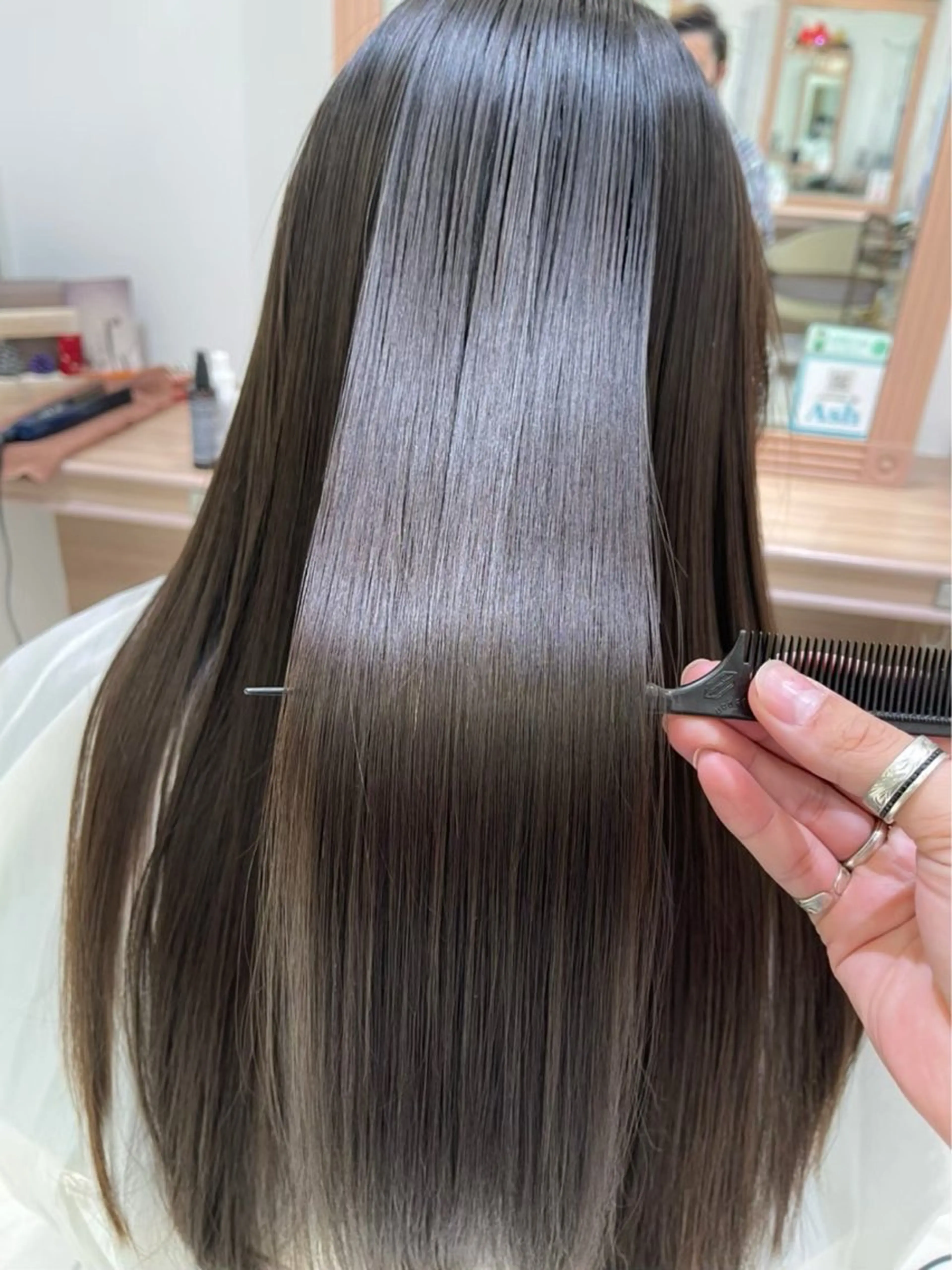 ロング 縮毛矯正 岡野 未夢のヘアスタイル