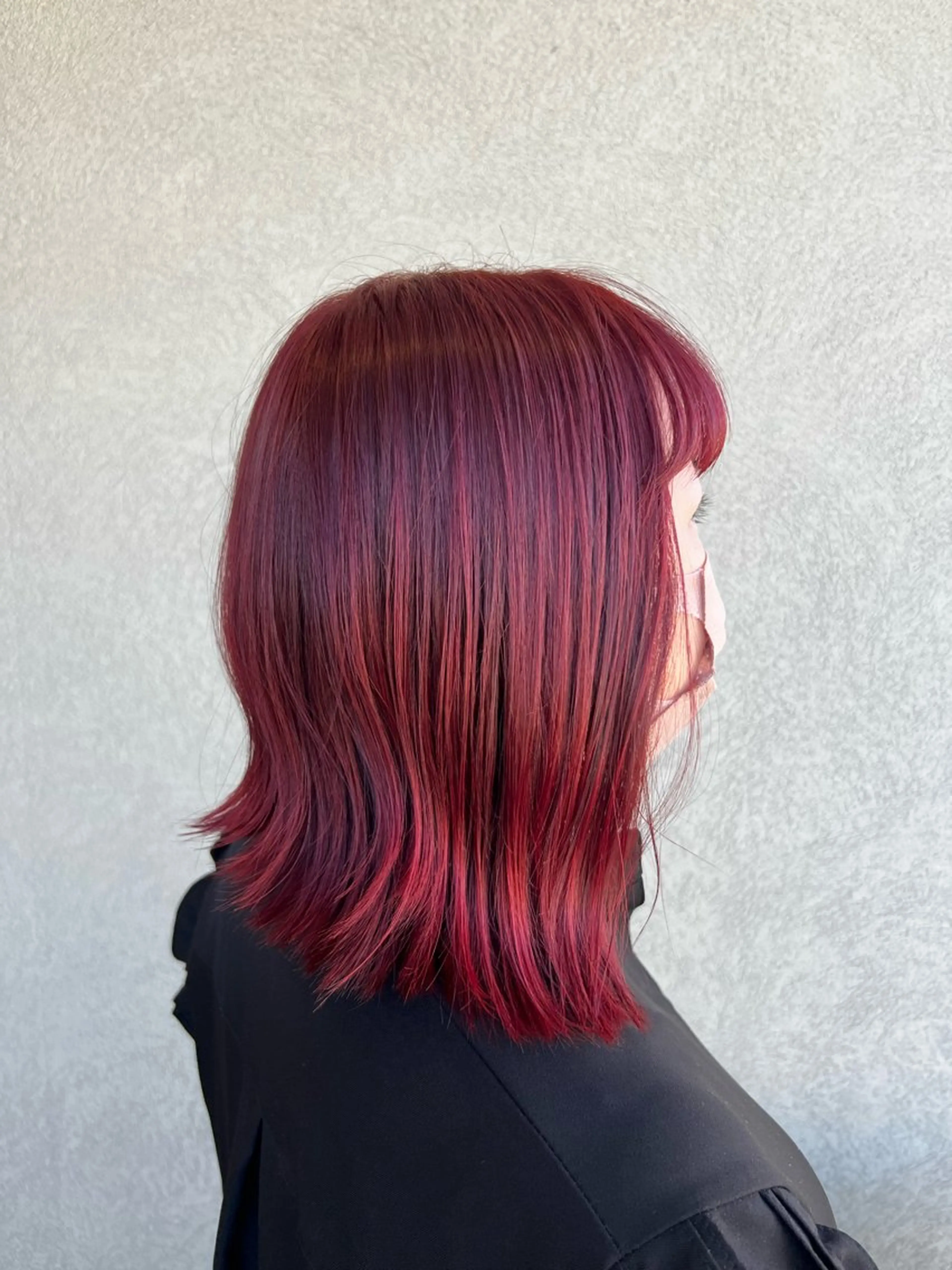 ミディアム カラー ブリーチ ブリーチなしカラー レッドカラー 浅岡 みちるのヘアスタイル