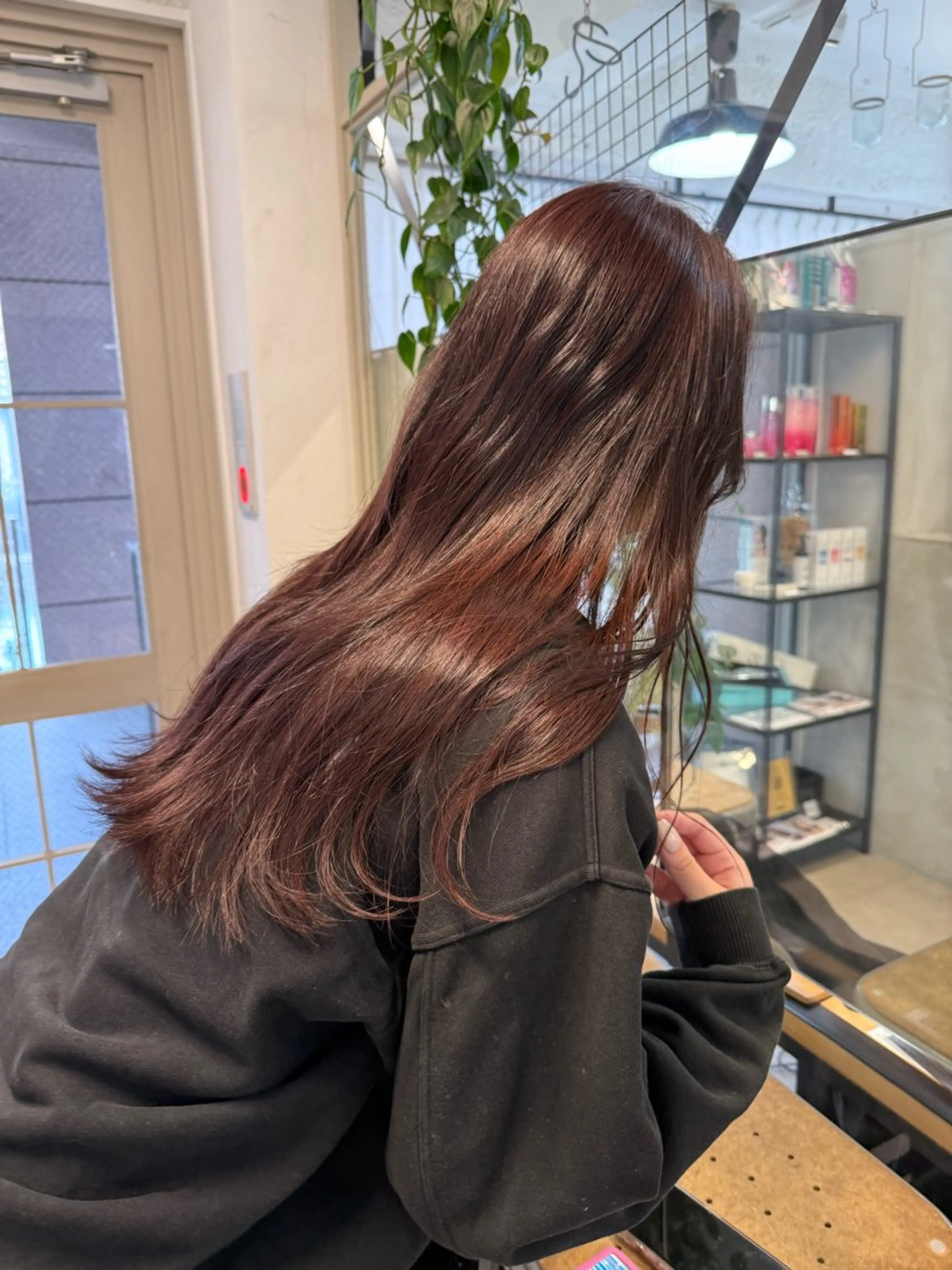 ロング カラー ミルクティー× グレージュMOMOのヘアスタイル