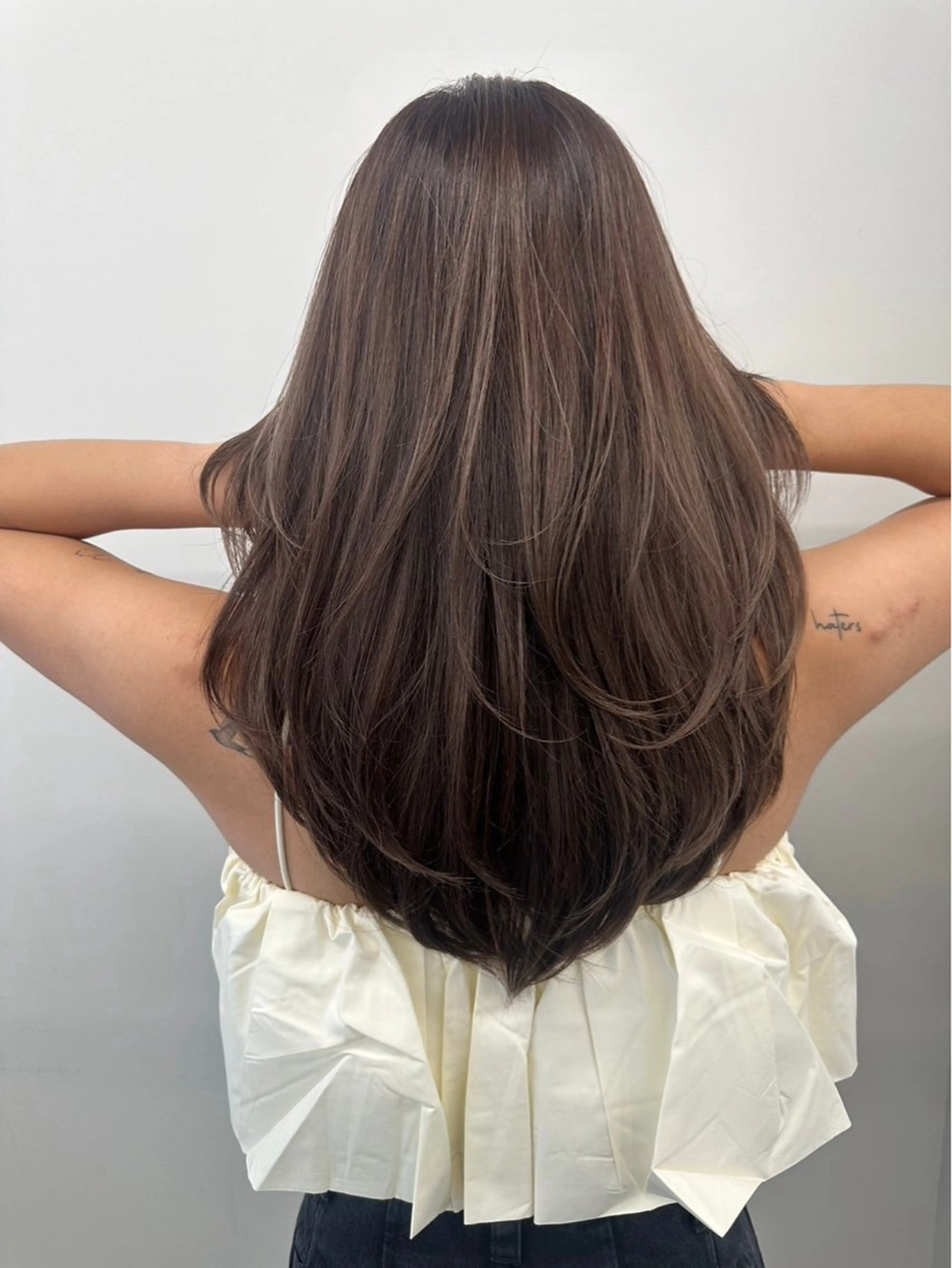 ロング カラー アッシュ アッシュグレー アッシュグレージュ ベージュカラー ブリーチ ヘアカラー レイヤー/ボブモデル 募集中🕊️正源のヘアスタイル