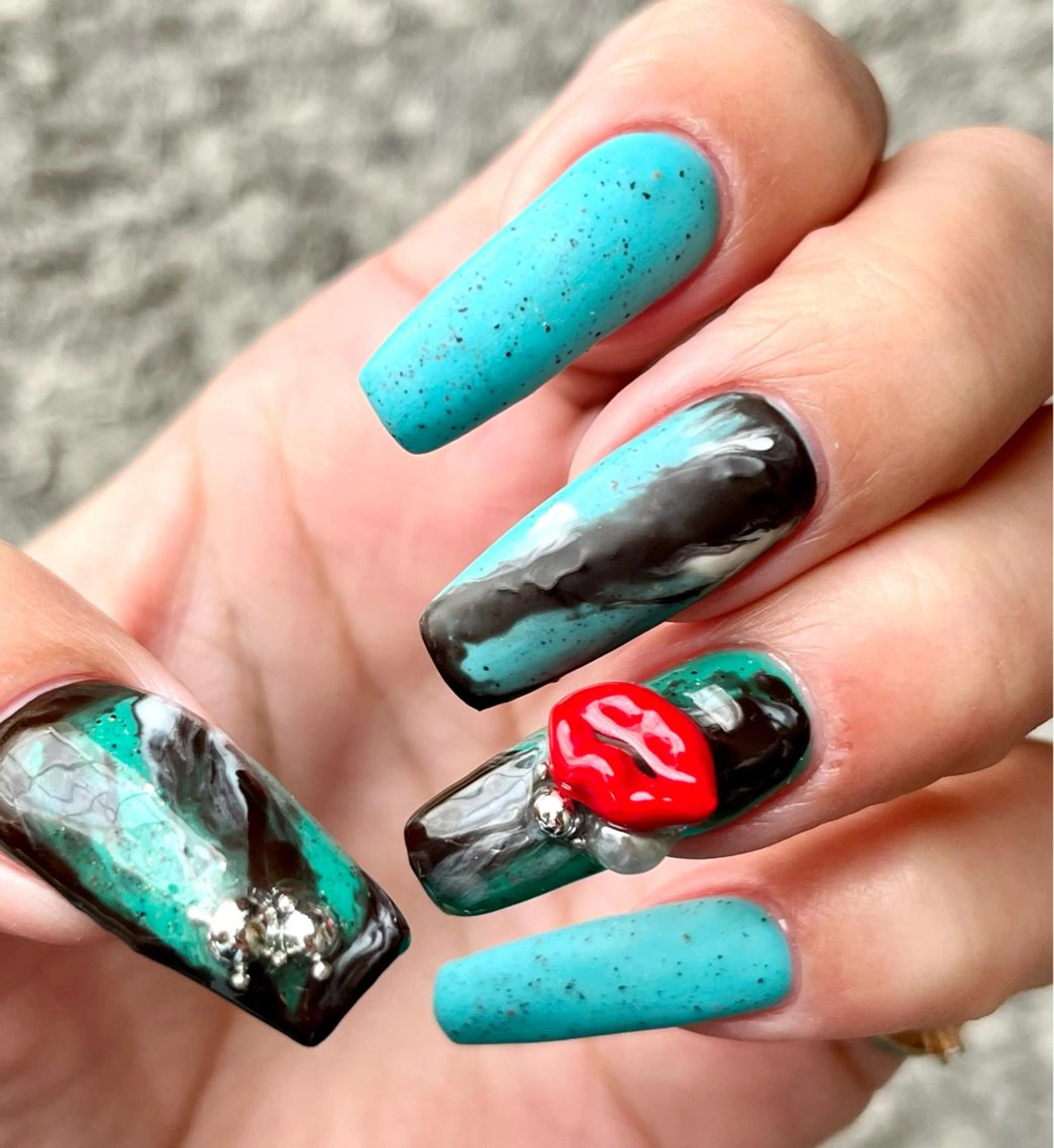 セミロング ネイル バレンタイン ハンドネイル まり りぃ〜んのネイルデザイン