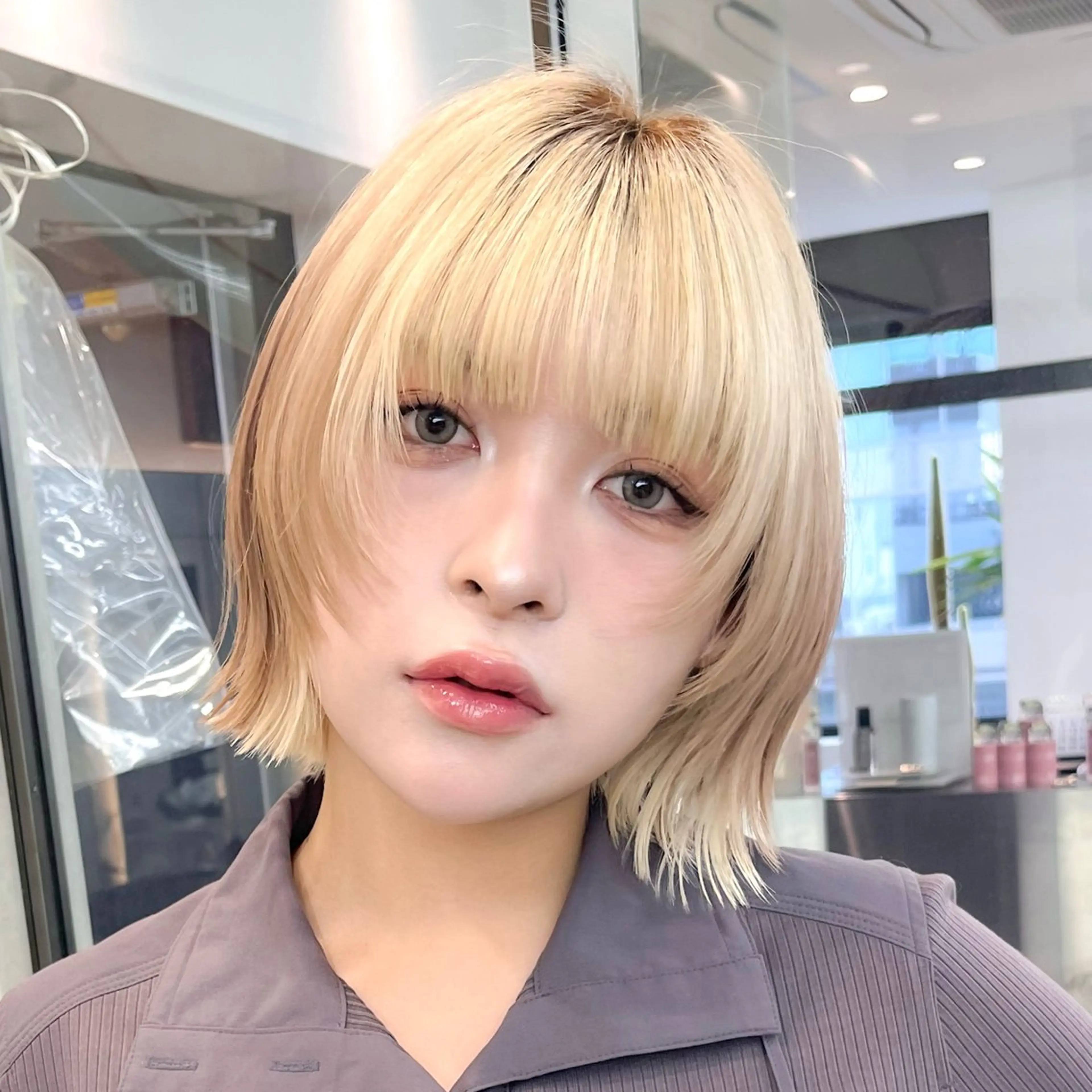 ショート カラー 顔まわりレイヤー レイヤーカット 小顔カット カット トリートメント ♥️ボブ縮毛/ブリー チ/minami♥️のヘアスタイル