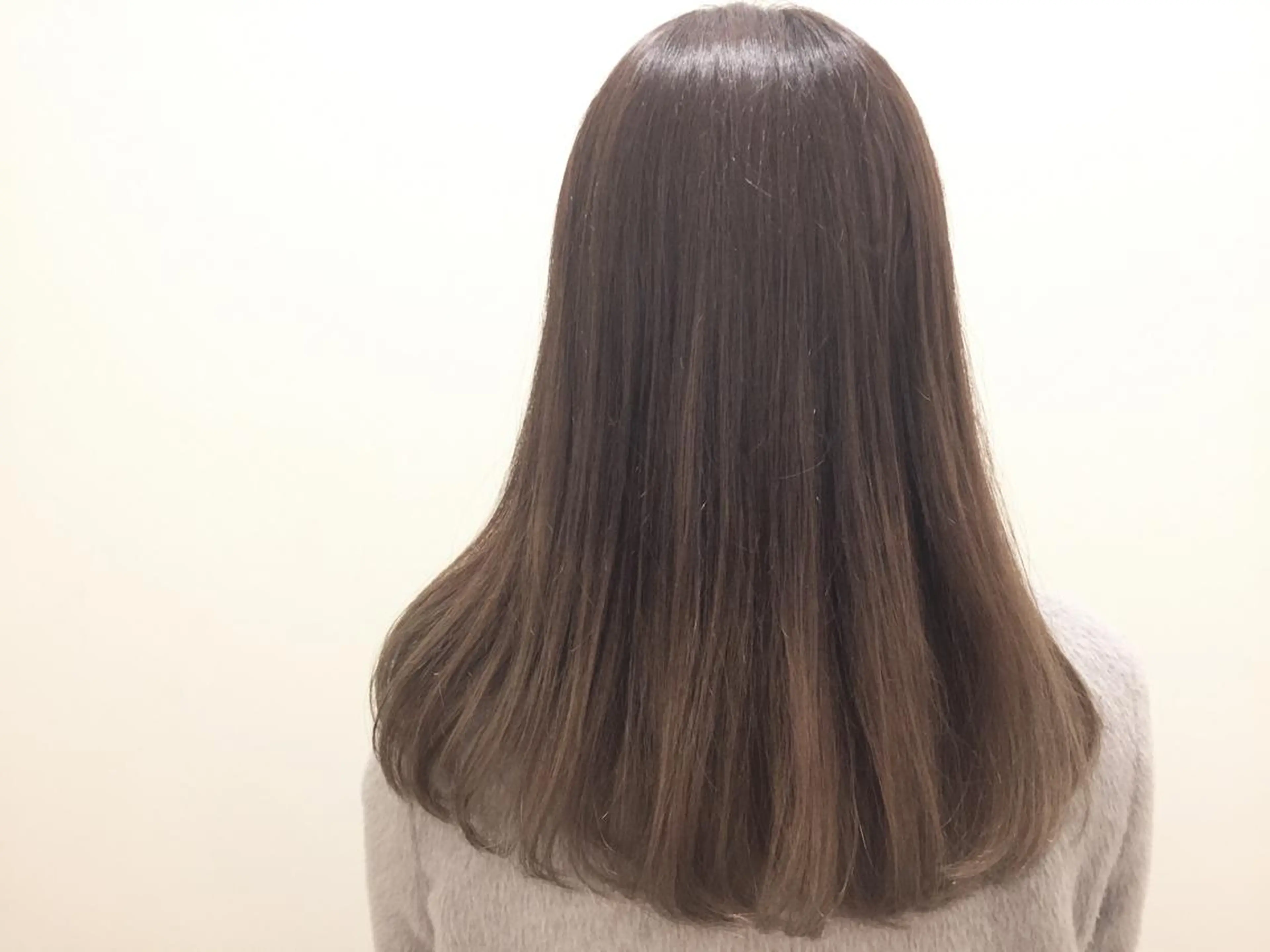 ロング カラー アッシュ ブリーチ グラデーションカラー グレージュ ミルクティーアッシュ HAUS 片山みほのヘアスタイル