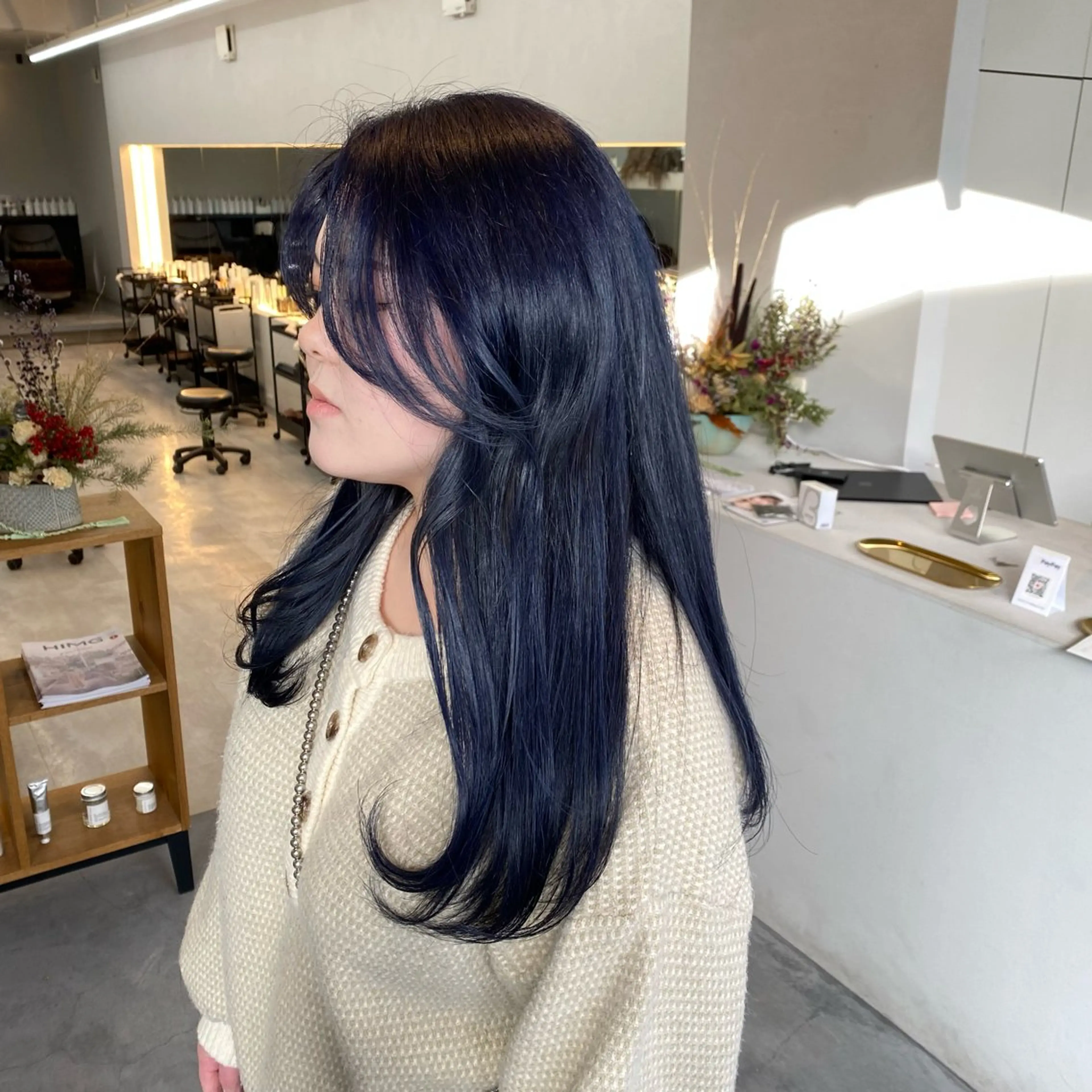 カラー ブリーチ ブルーカラー wuvhair所属・wuvhair/ あかりのヘアスタイル