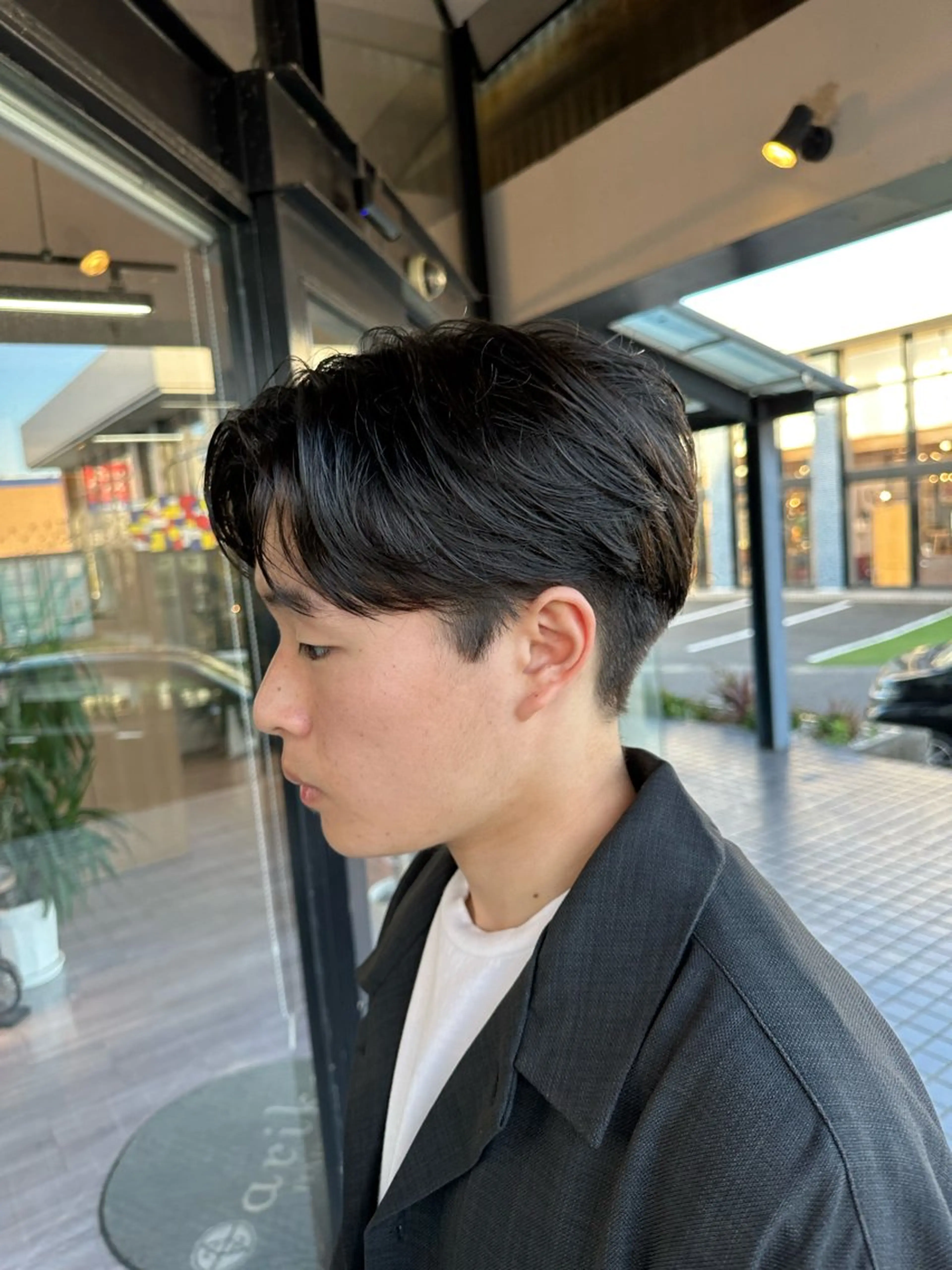 メンズ センターパート arika オケシ　リョウダイのヘアスタイル