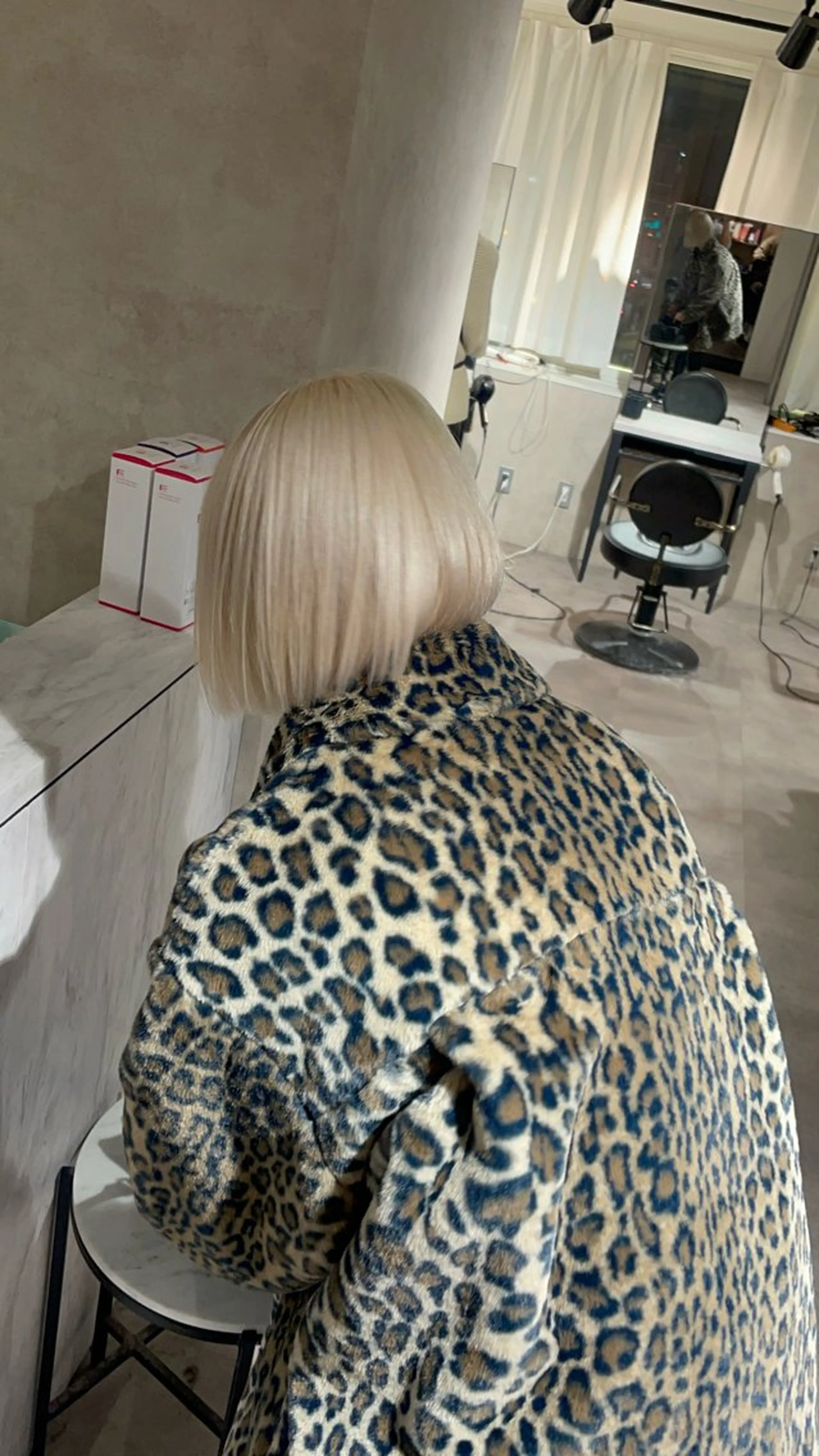 ミディアム カラー ブロンド ホワイトブロンド 🇰🇷ハイトーン× 韓国レイヤー레이어드のヘアスタイル