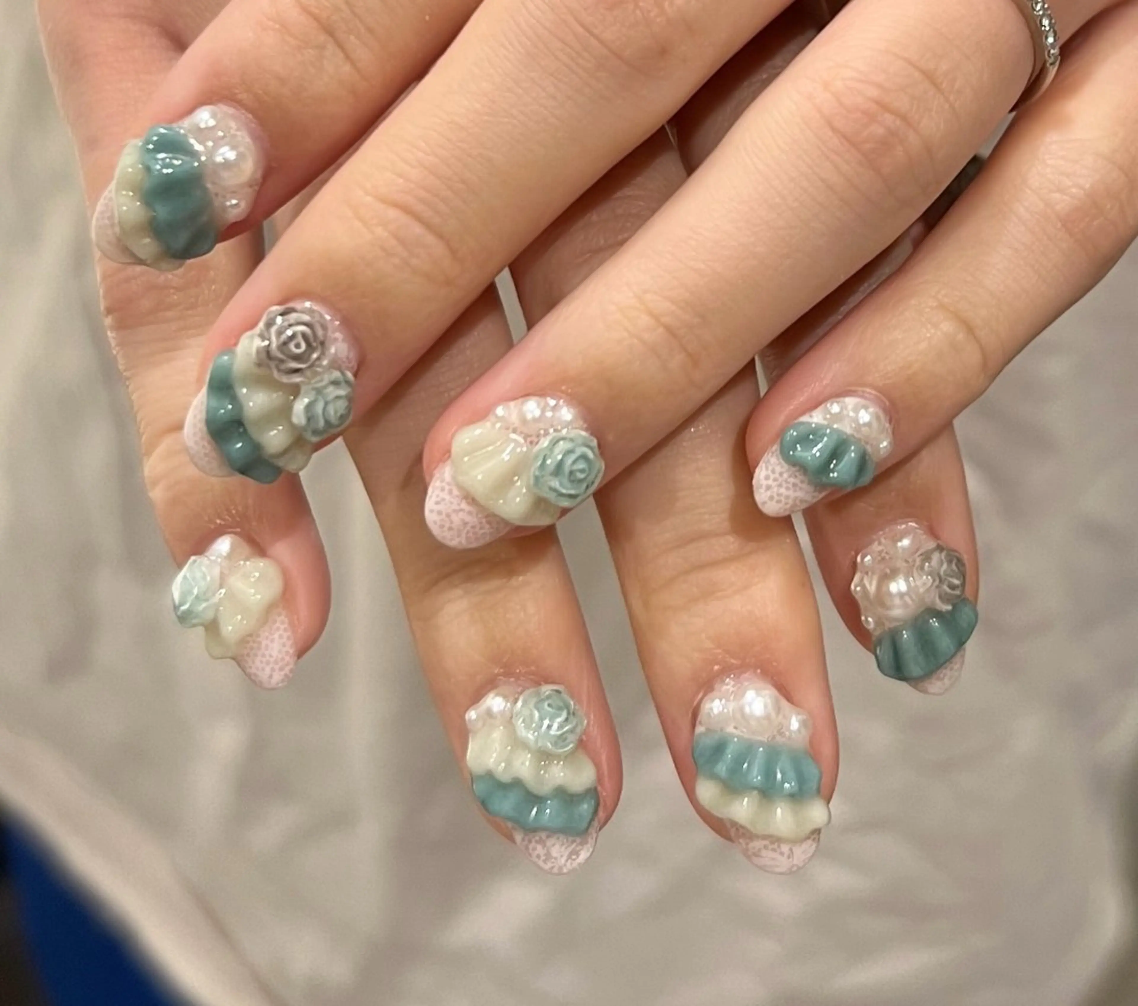 ネイル BeautySalonMIYAVI所属・浅草MIYAVI クミのネイルデザイン