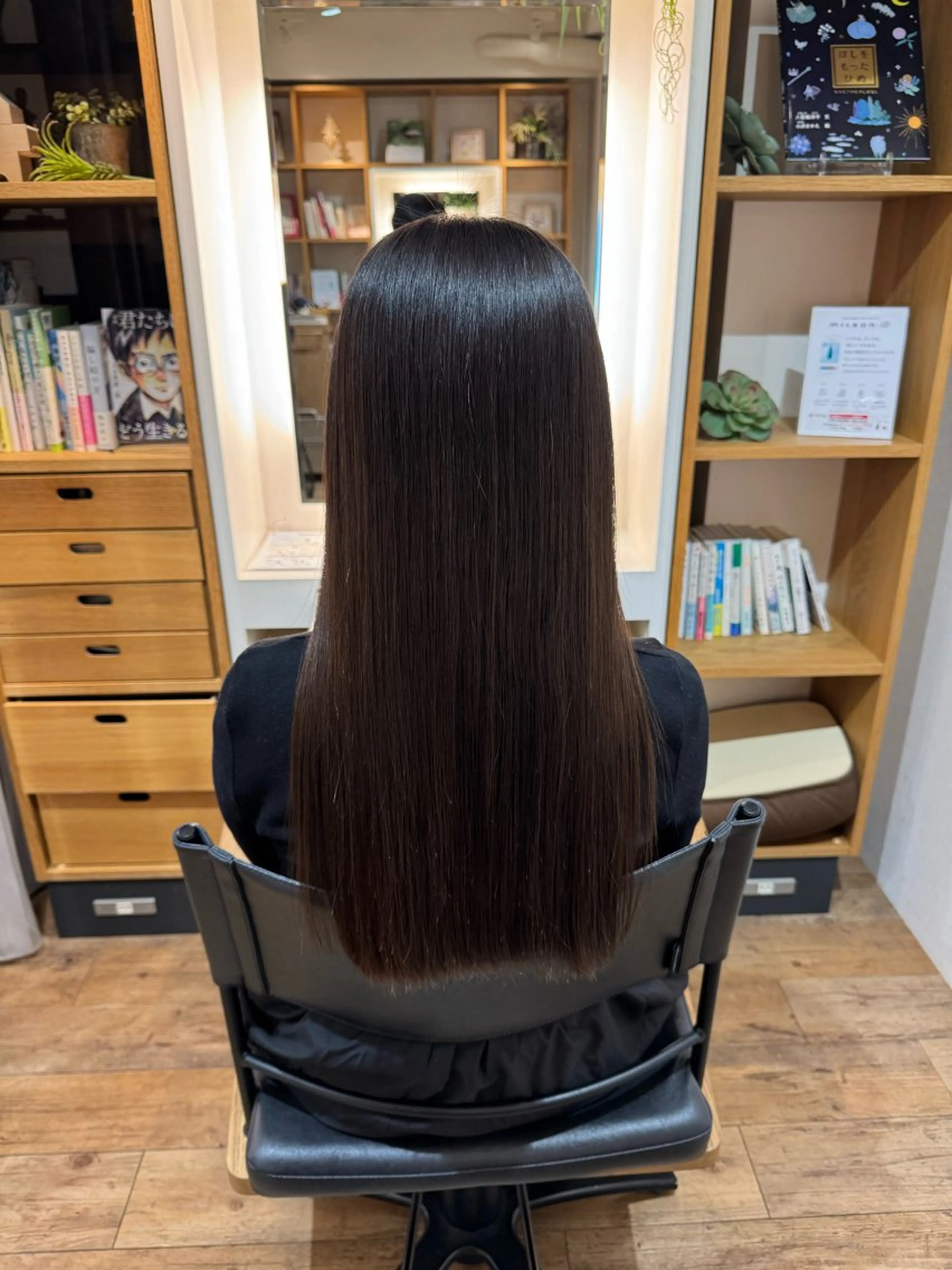 セミロング カット 縮毛矯正 トリートメント afloatkobe所属・美髪/髪質改善 川口凌弥のヘアスタイル