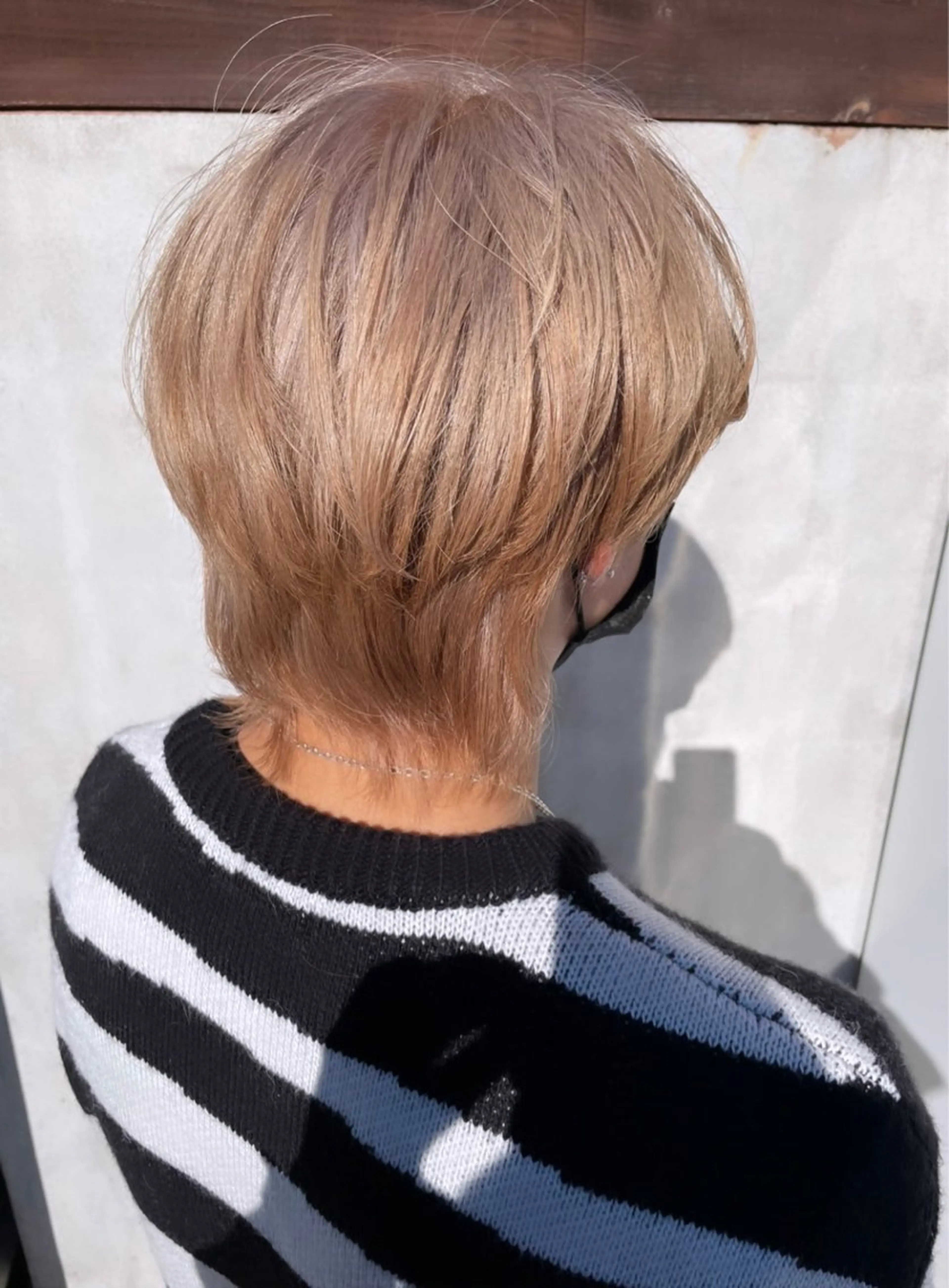 カラー メンズ メンズブリーチ メンズハイトーン メンズウルフカット ブリーチ ハイトーンカラー ayaka |トレンドヘアのヘアスタイル