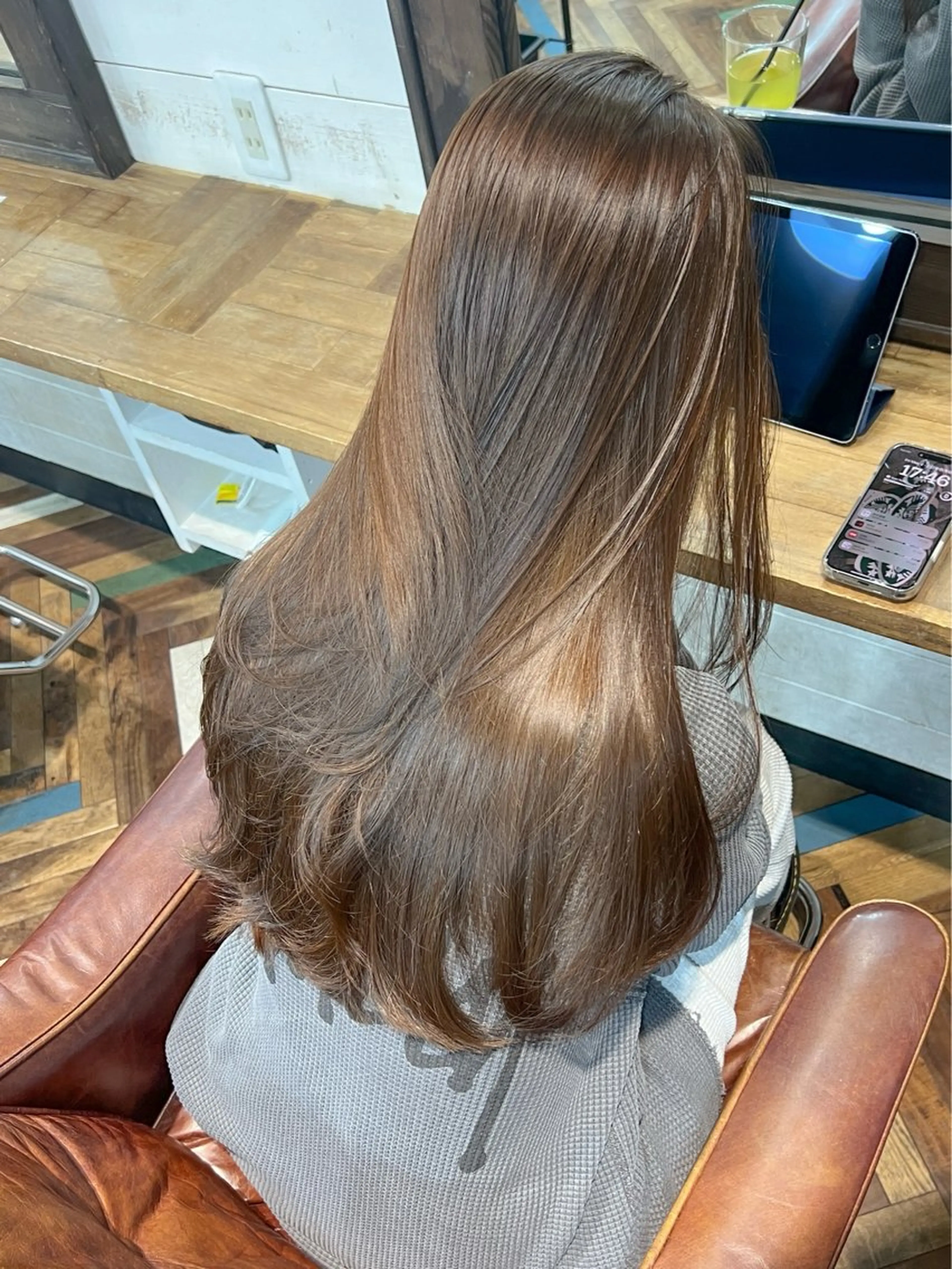 ロング カラー アッシュ アッシュブラウン ブリーチ ブラウンカラー 透明感カラー カット ヘアカラー トリートメント 顔周りレイヤー🌈 透明感カラ⭐️RENのヘアスタイル