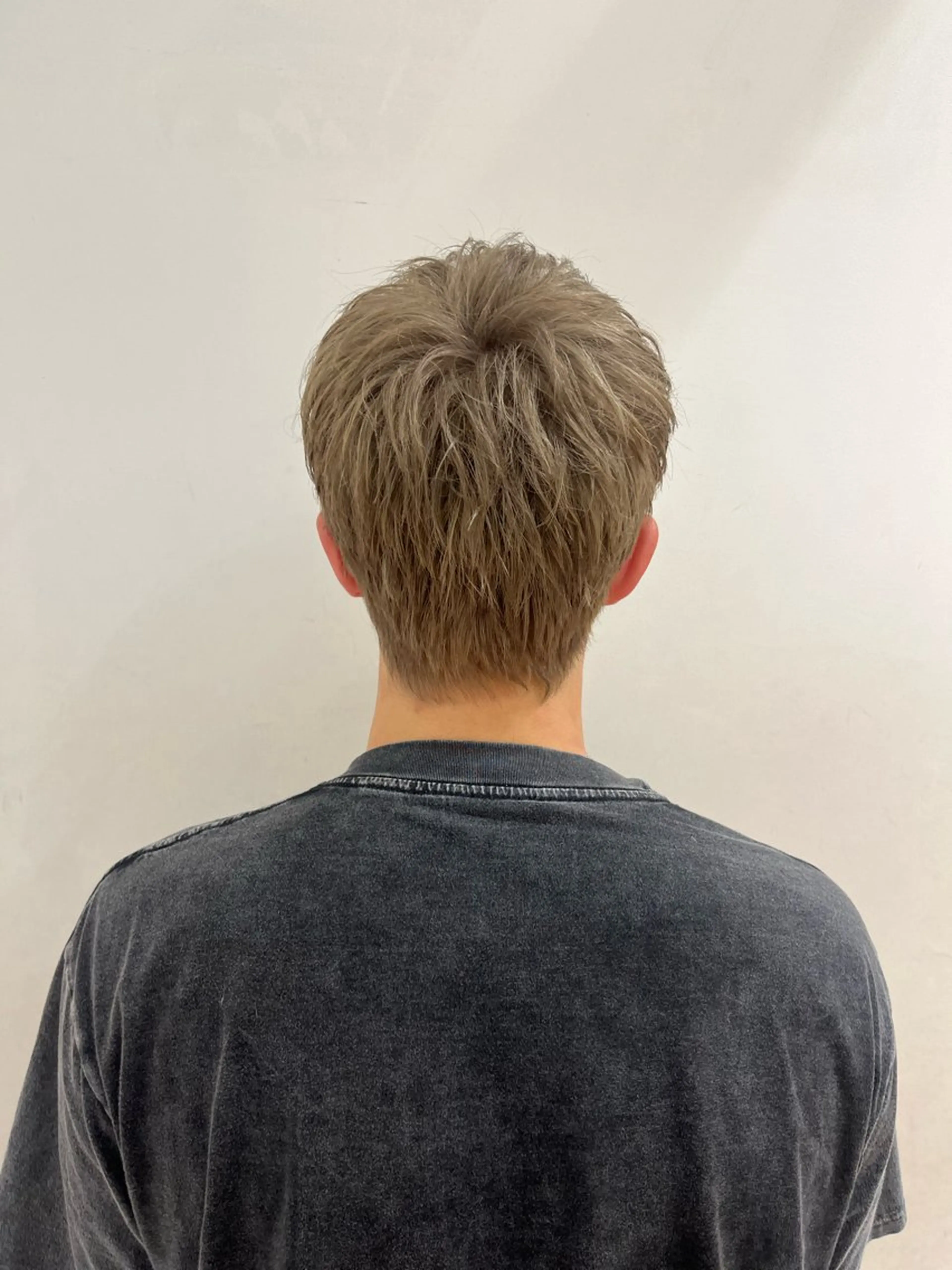 カラー メンズ 荒川 三希のヘアスタイル