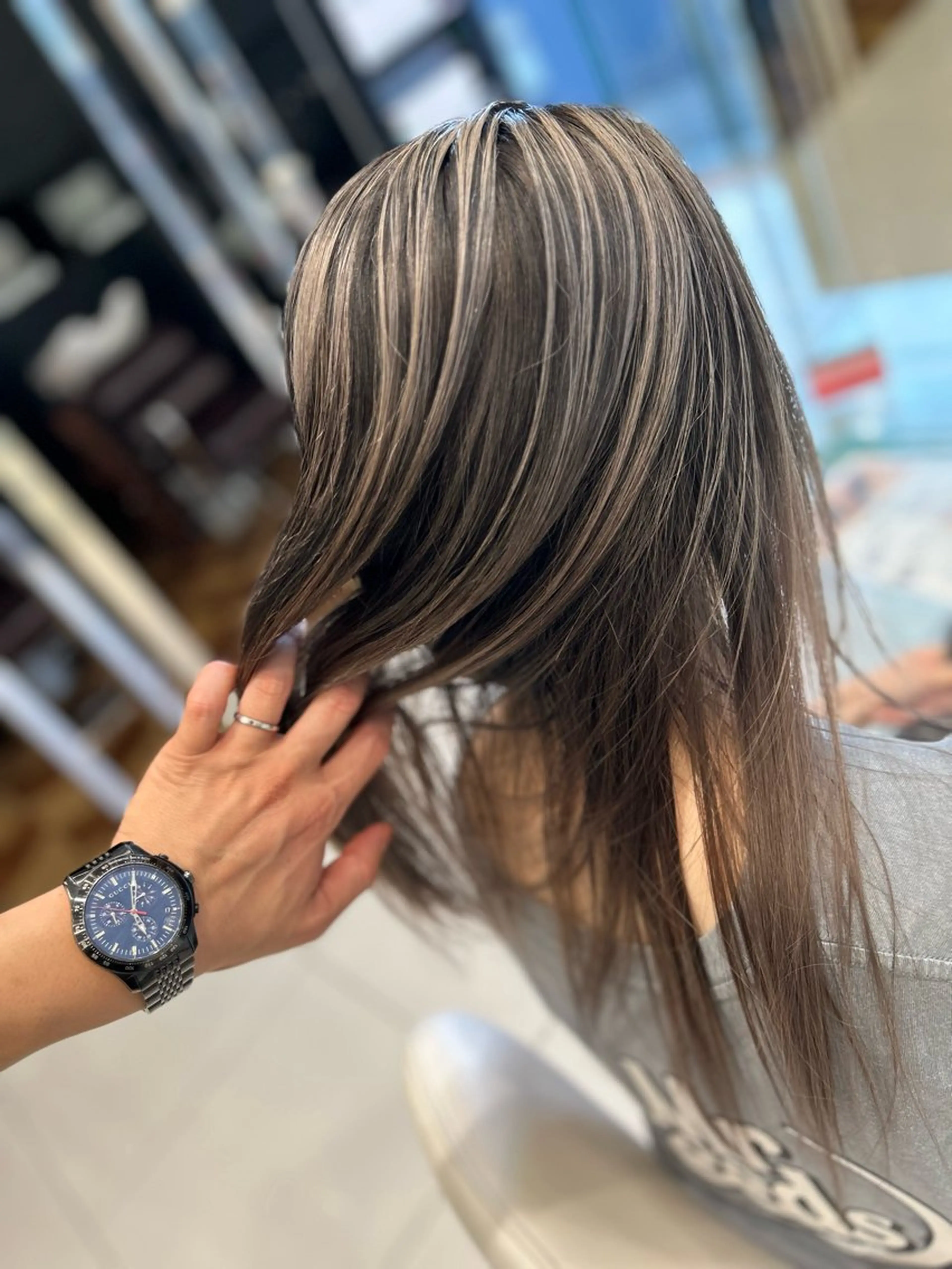 セミロング カラー バレイヤージュ ブリーチ デザインカラー ハイライトカラー ハイライト ヘアカラー カラーと言ったら SAWARAのヘアスタイル