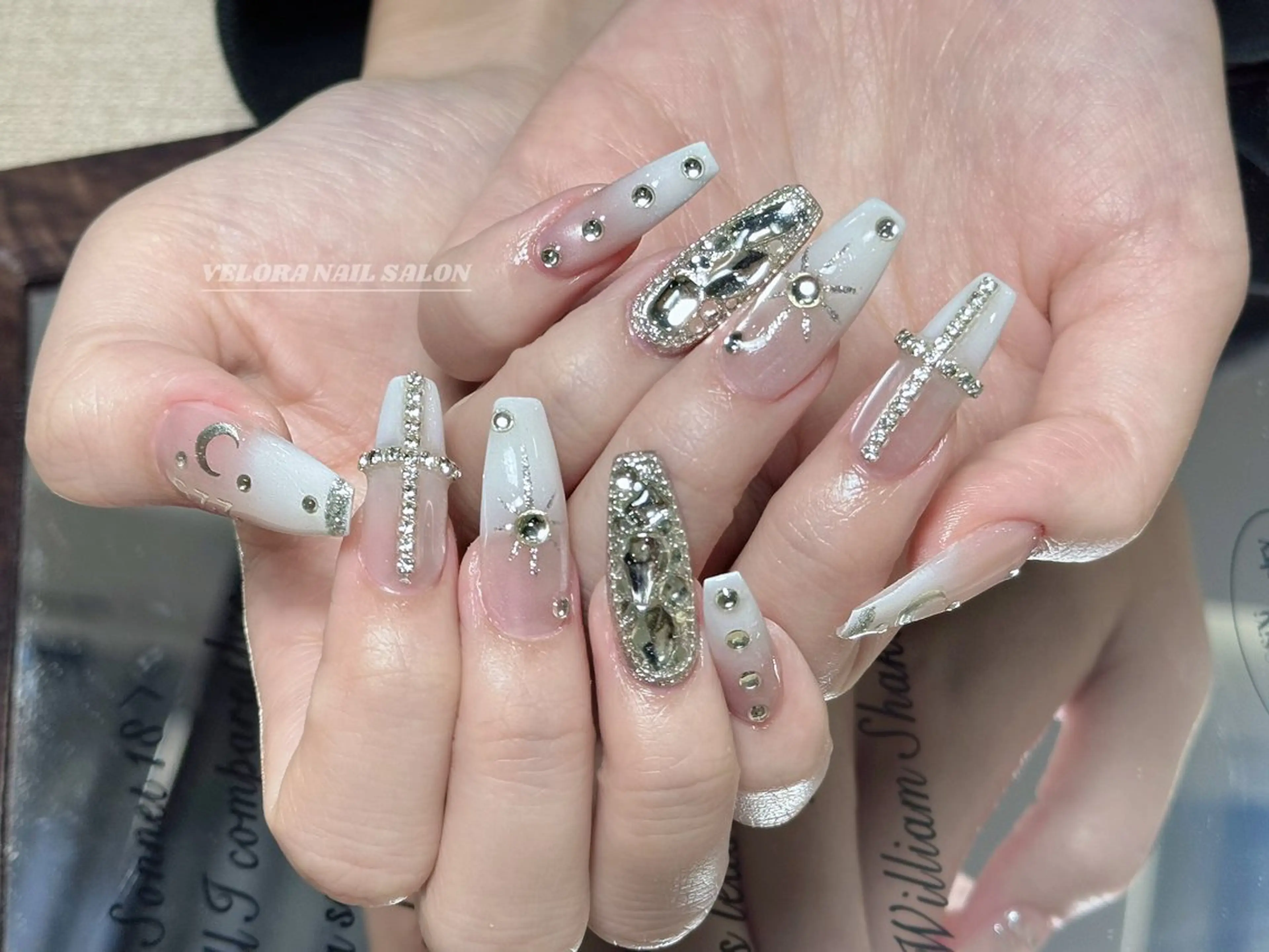 ネイル 長さ出し ジェルネイル キラキラネイル 韓国ネイル ワンカラーネイル ハンドネイル RINA NAILのネイルデザイン