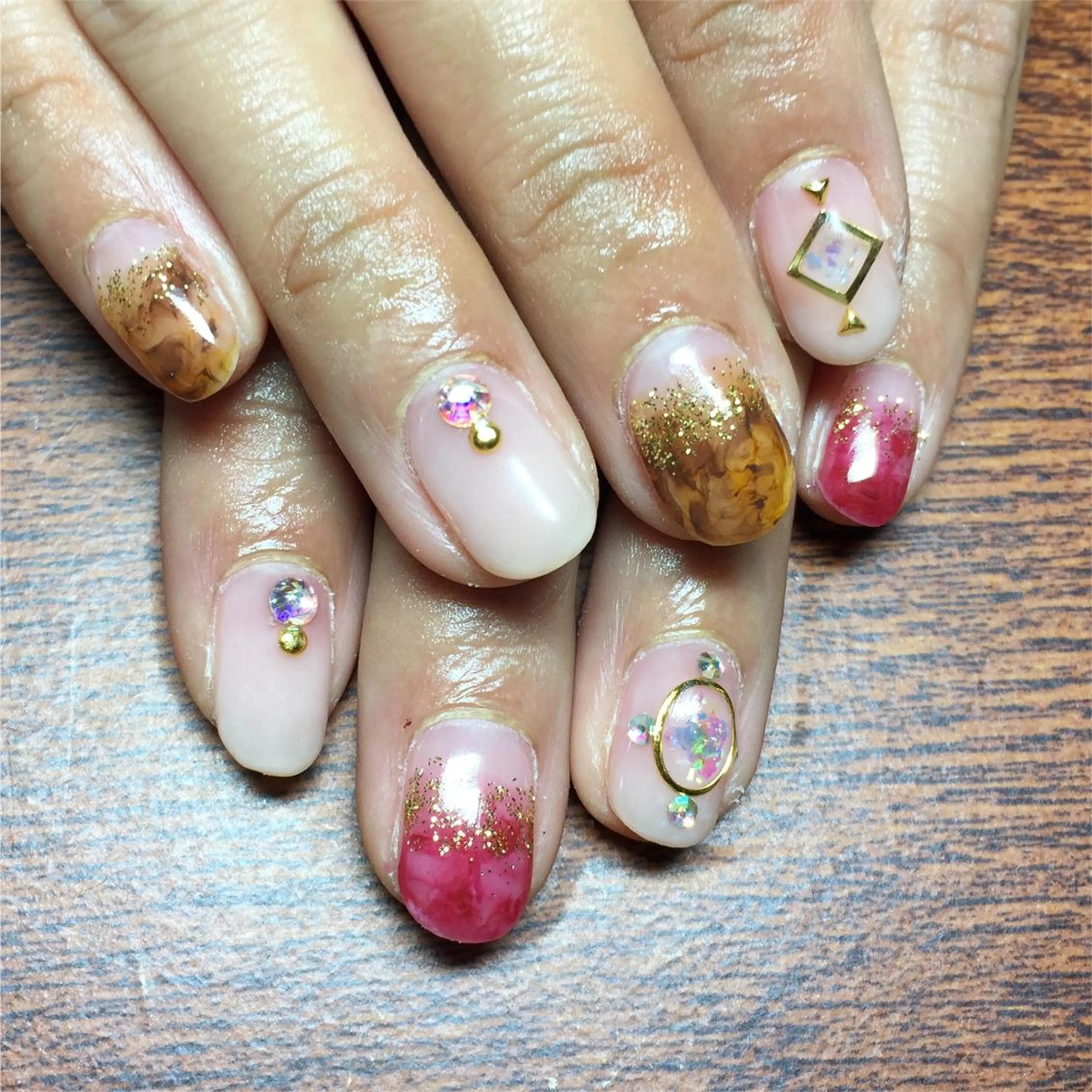 ネイル べっ甲ネイル 石山 大策のネイルデザイン