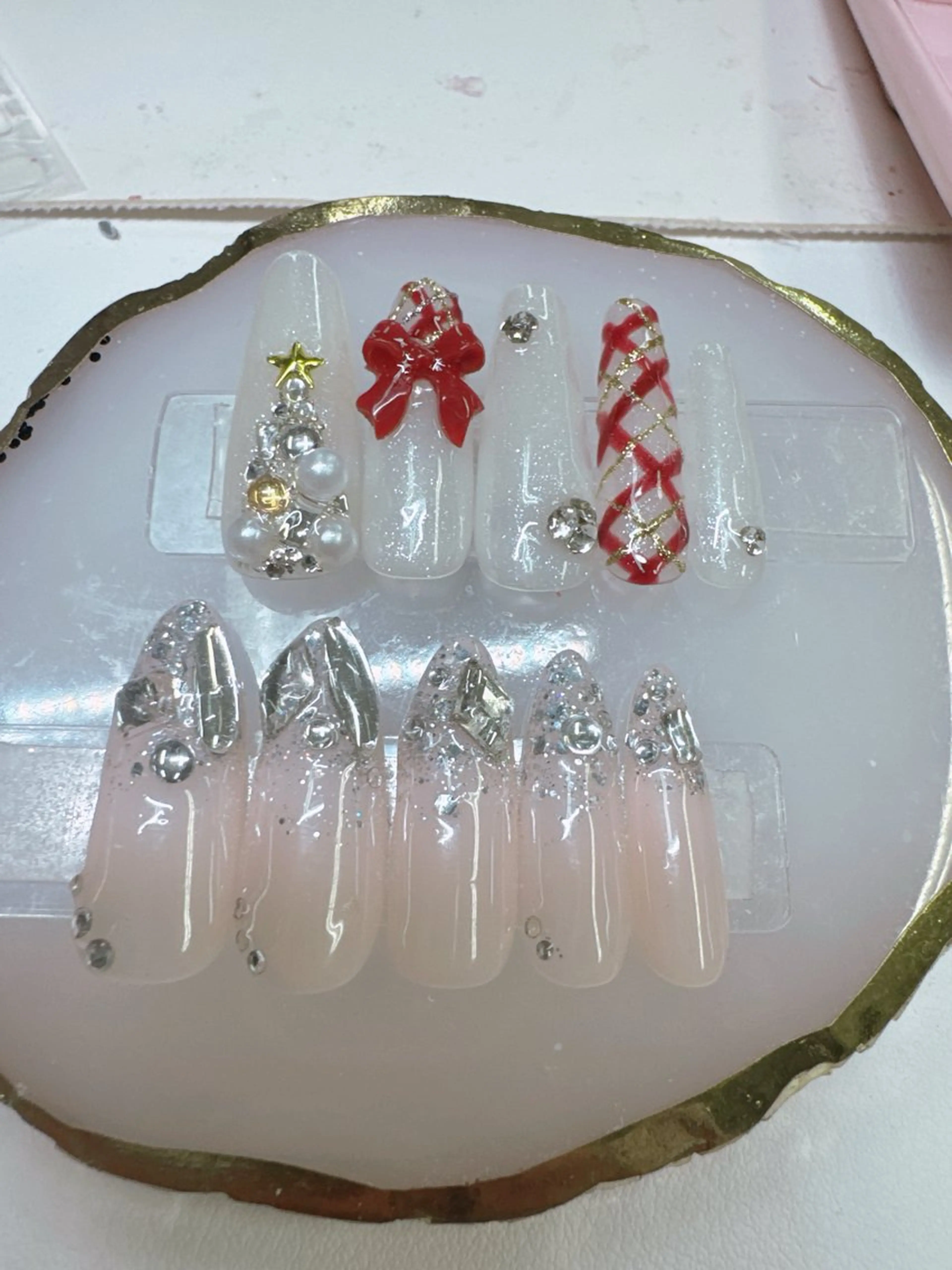 ネイル ボルドー 長さ出し ジェルネイル キラキラネイル ロングネイル ハンドネイル クイーンズネイル銀座所属・Queeens nailのネイルデザイン