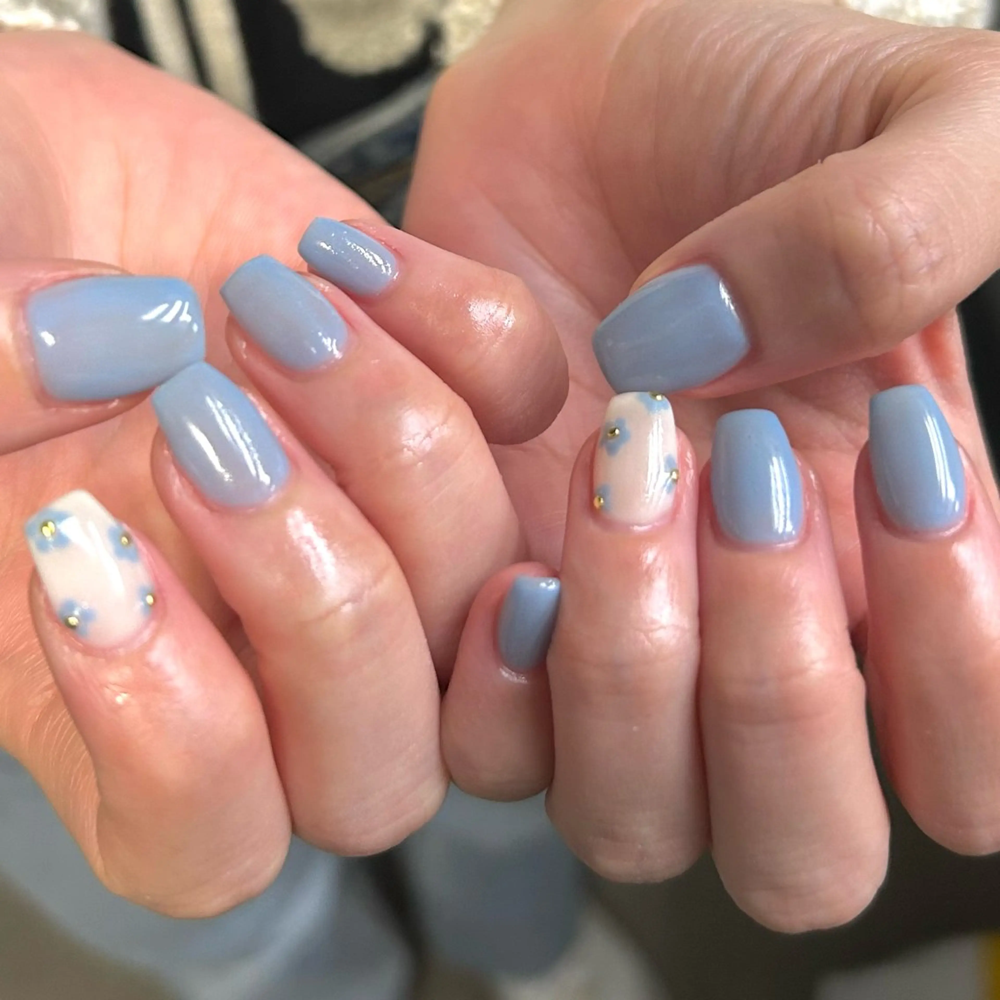 ネイル ブルー フラワーネイル shine'an fuka🌿🫧のネイルデザイン