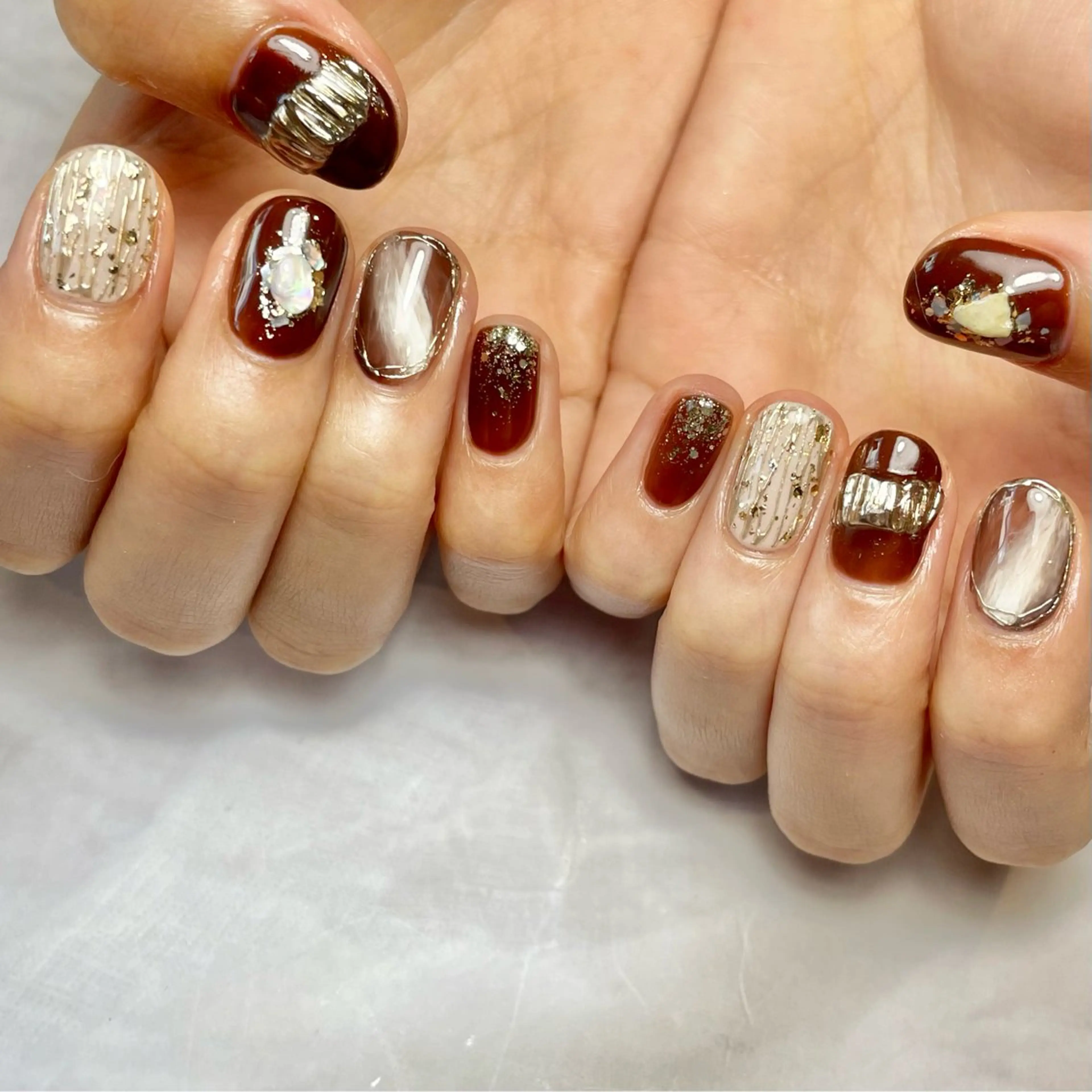 ネイル ブラウン ゴールド ニュアンスネイル ハンドネイル Reflection marikoのネイルデザイン