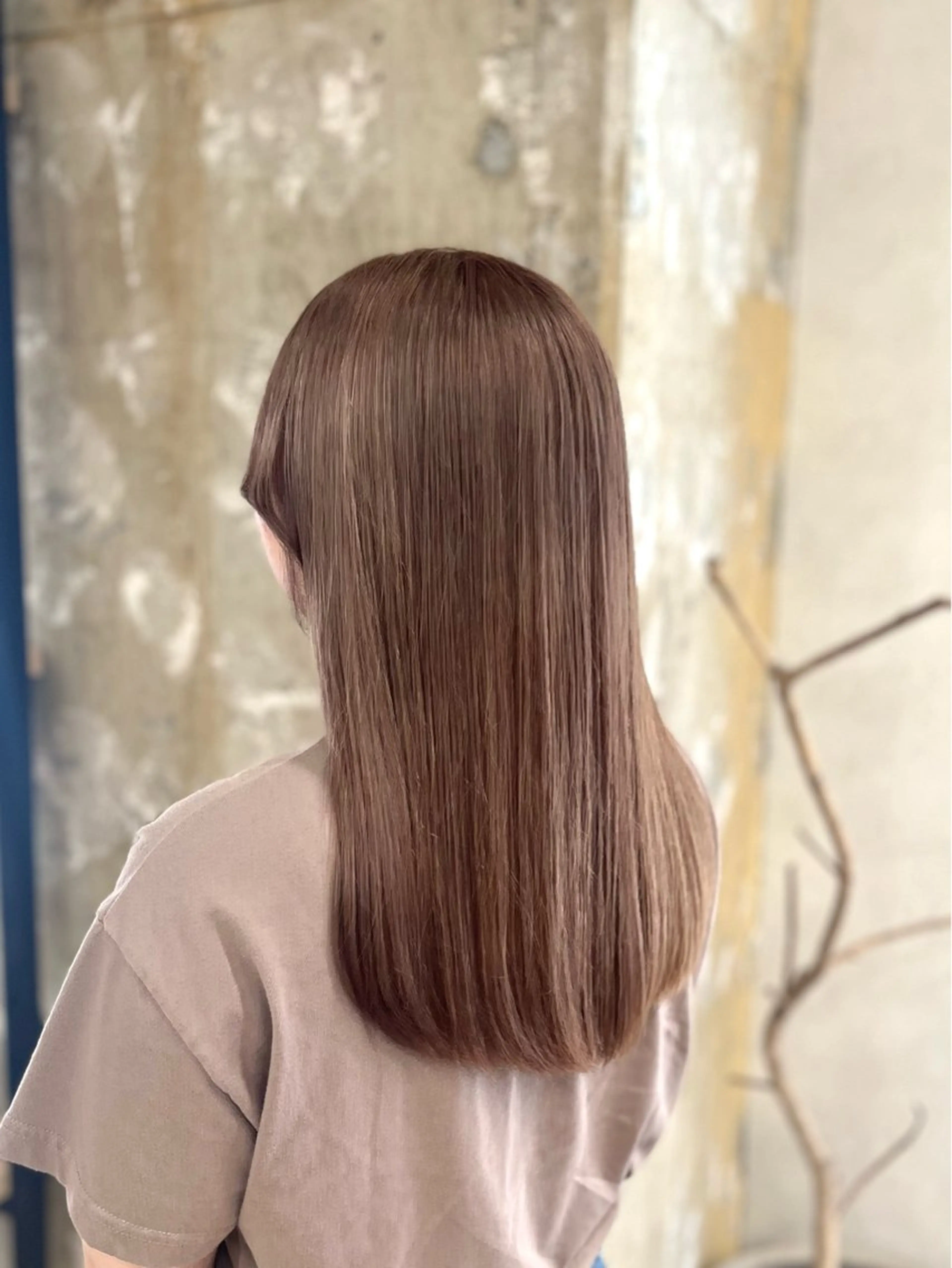 セミロング カラー ベージュカラー ブリーチ 透明感カラー イルミナカラー ミルクティーベージュ 寒色 ♡ レイヤー ┊︎miyuのヘアスタイル