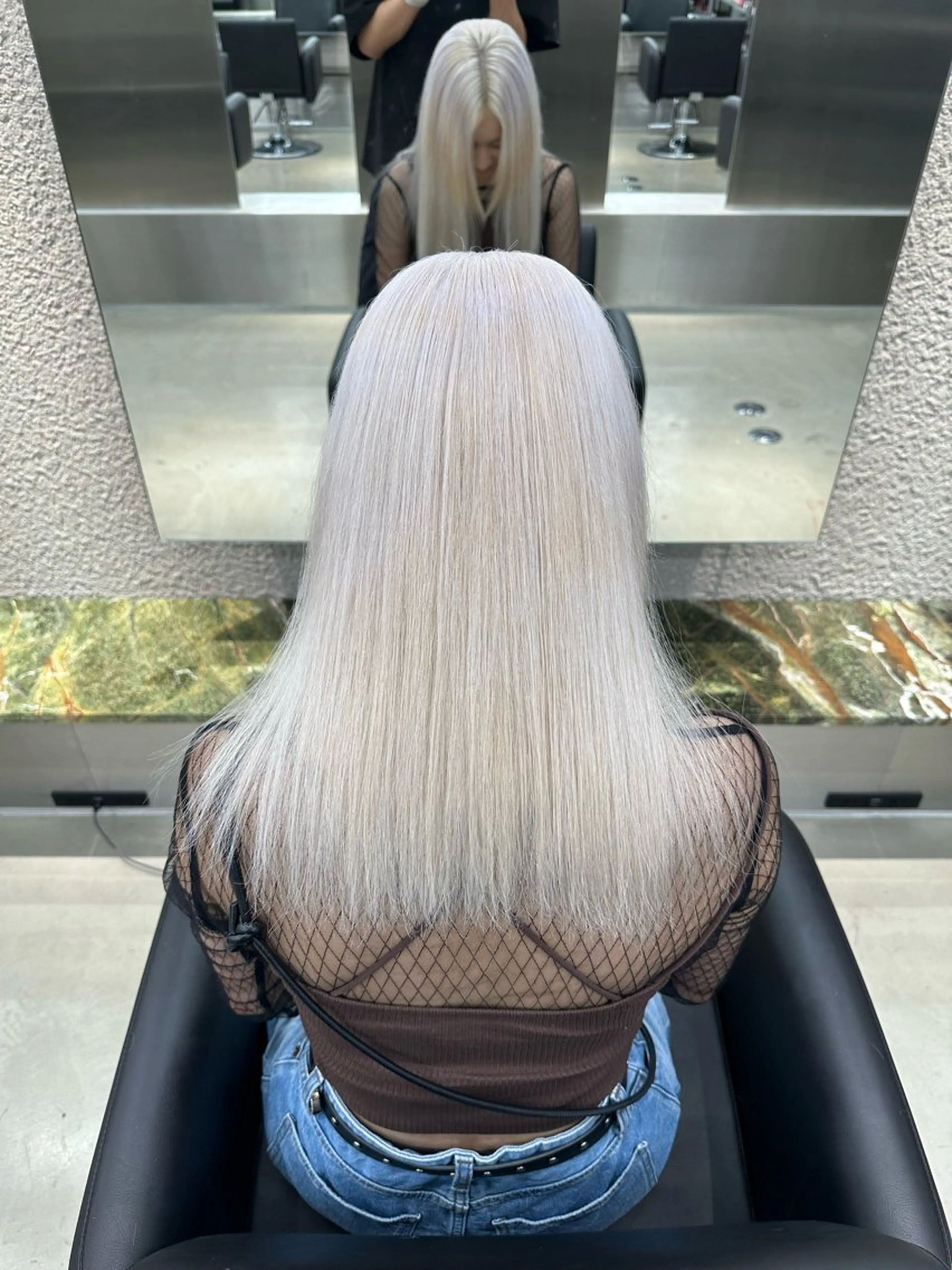 ロング カラー ブリーチ レイヤーカット トリートメント ハイトーン/ 縮毛矯正のヘアスタイル