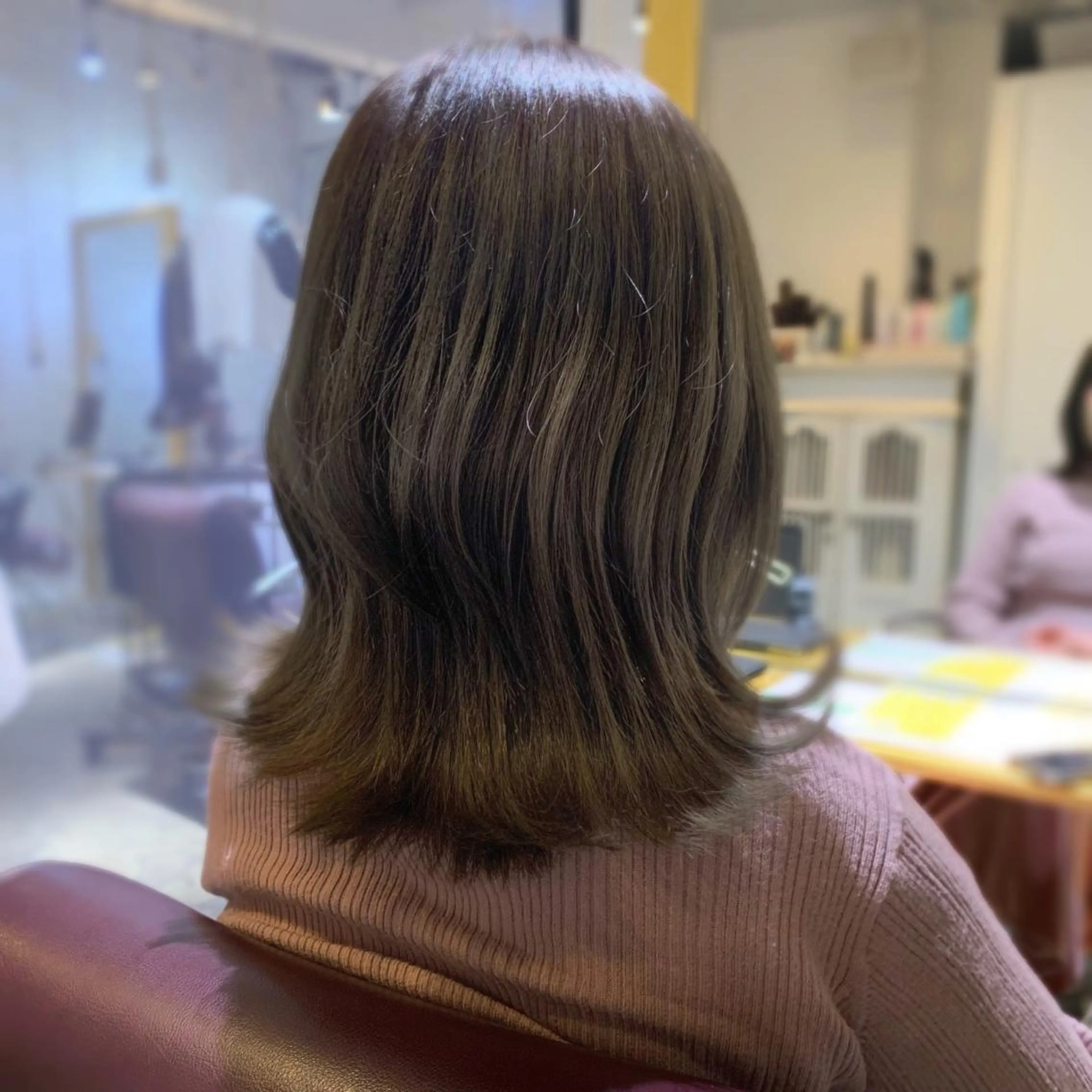 ミディアム カラー アッシュ ベージュカラー ヘアカラー トリートメント 艶感カラー/レイヤー 💖心斎橋/Sakiのヘアスタイル