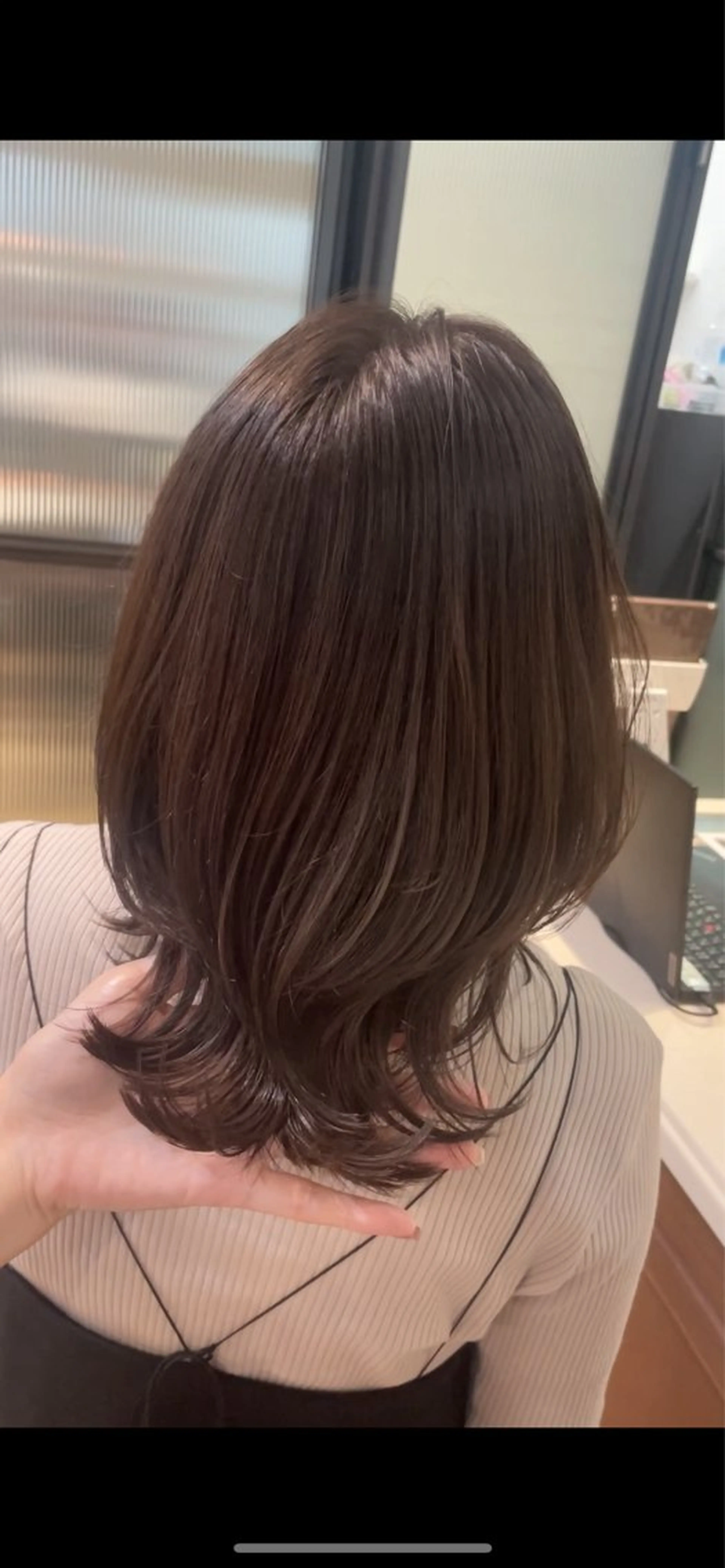 ミディアム カラー ベージュカラー ブリーチ ブラウンカラー ブリーチなしカラー くびれヘア カット ヘアカラー トリートメント BEBE所属・ご新規様限定 透明感カラーKANAのヘアスタイル