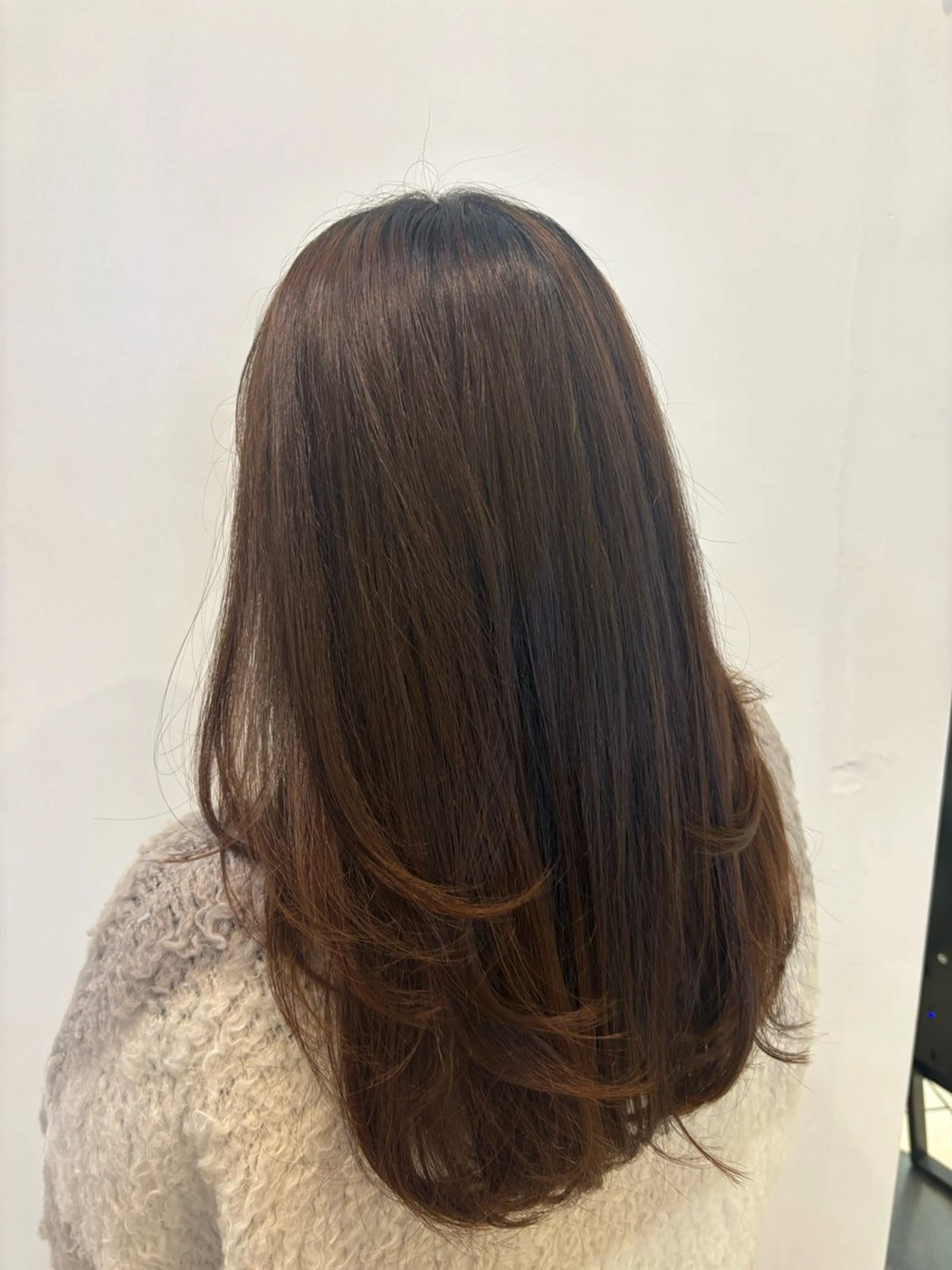 セミロング カット 亀山 来未のヘアスタイル