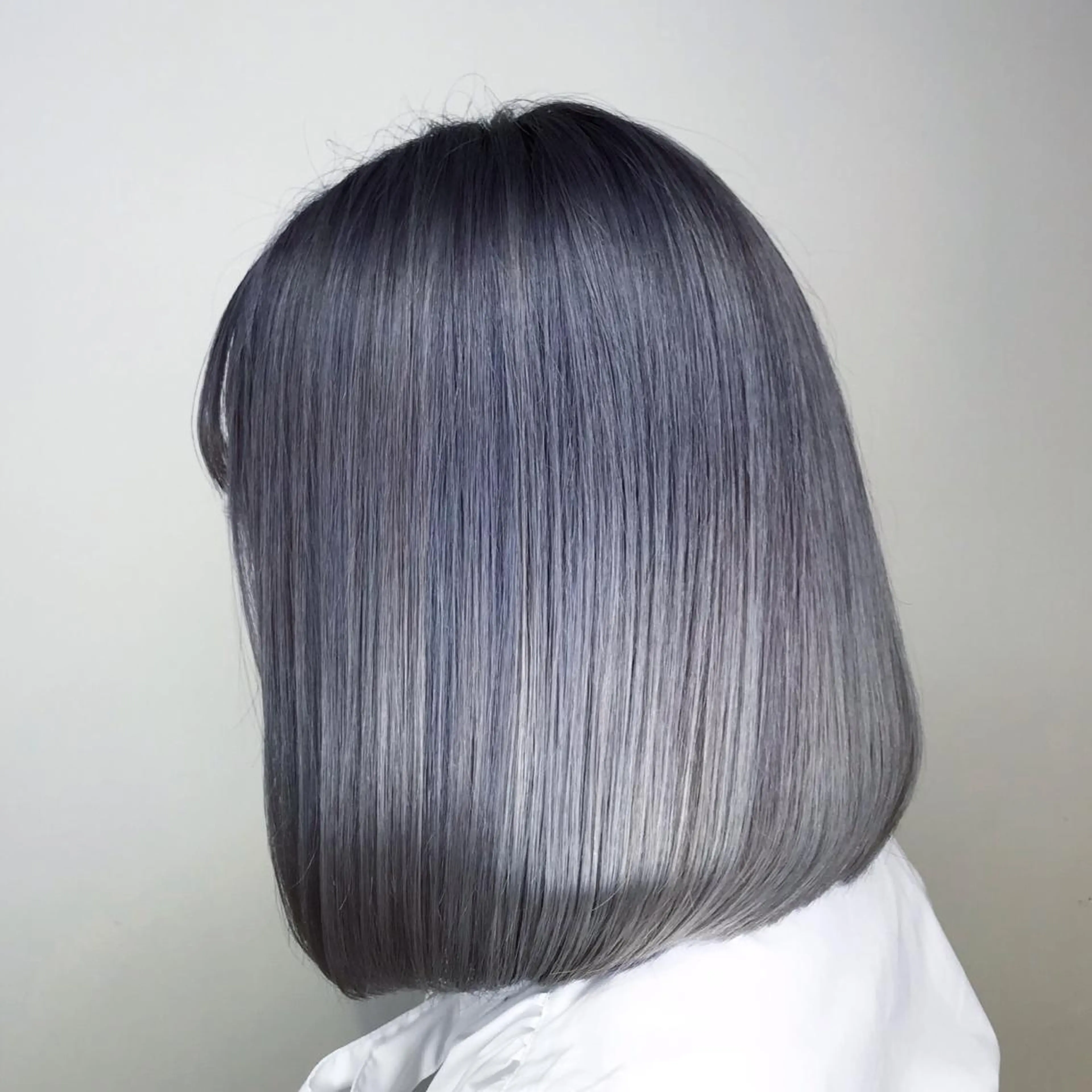 ショート カラー アッシュ アッシュグレー アッシュグレージュ バレイヤージュ ベージュカラー AMI Hair  supply所属・髪質改善カラー 韓国風レイヤーのヘアスタイル