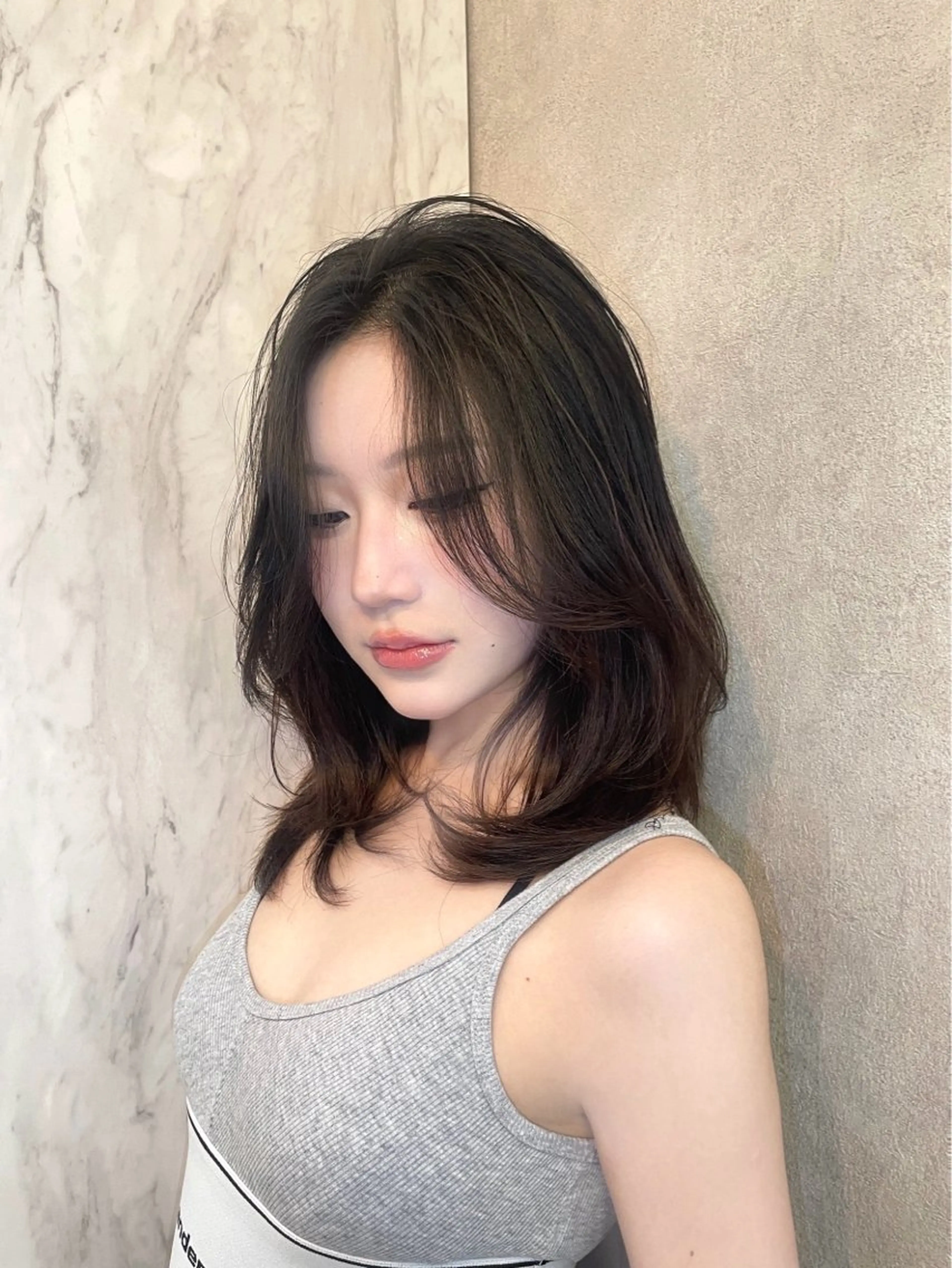 ミディアム カラー 顔周りカット RIN🩶レイヤー /ハッシュカットのヘアスタイル