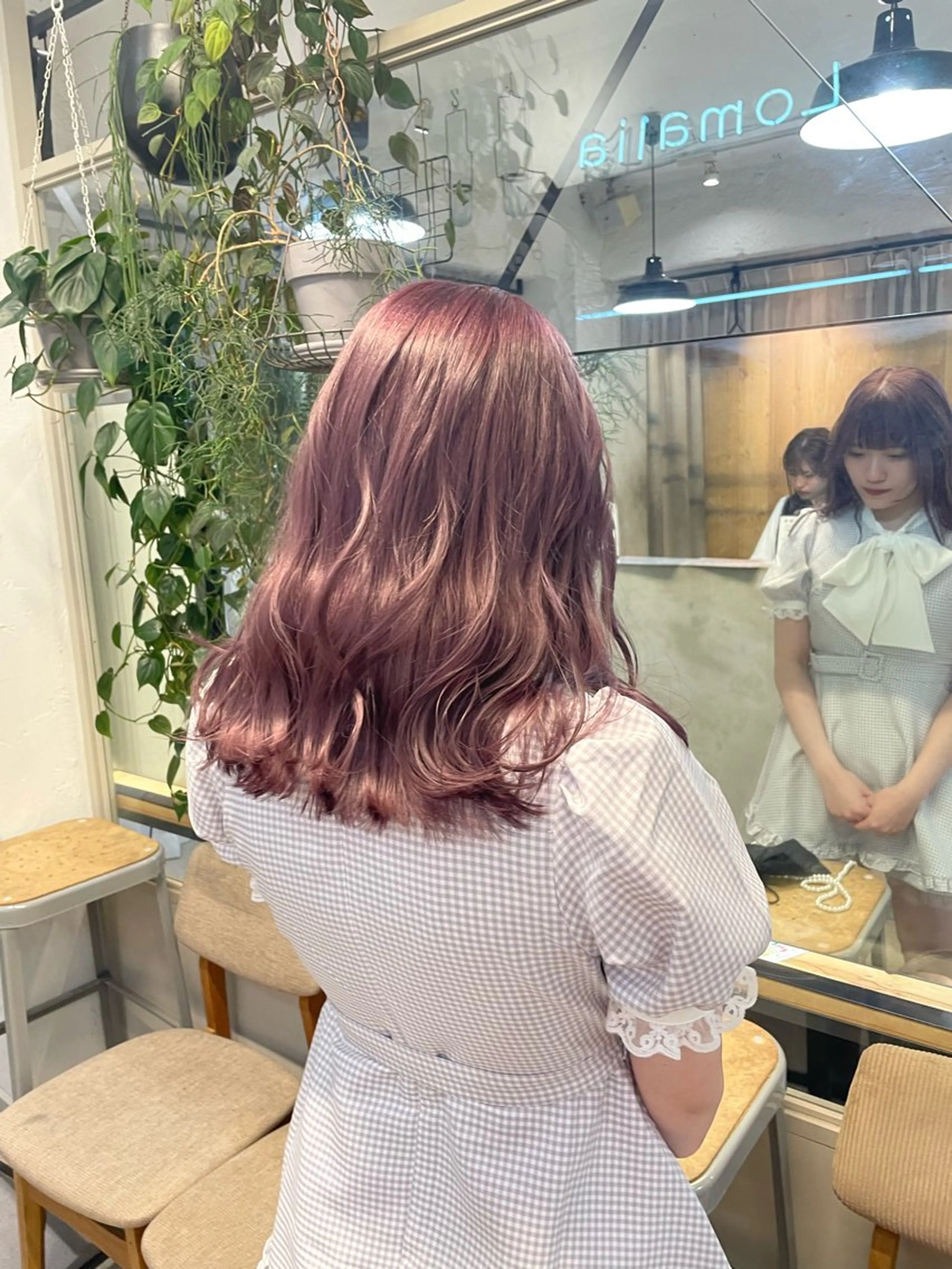 ミディアム カラー ミルクティー× グレージュMOMOのヘアスタイル