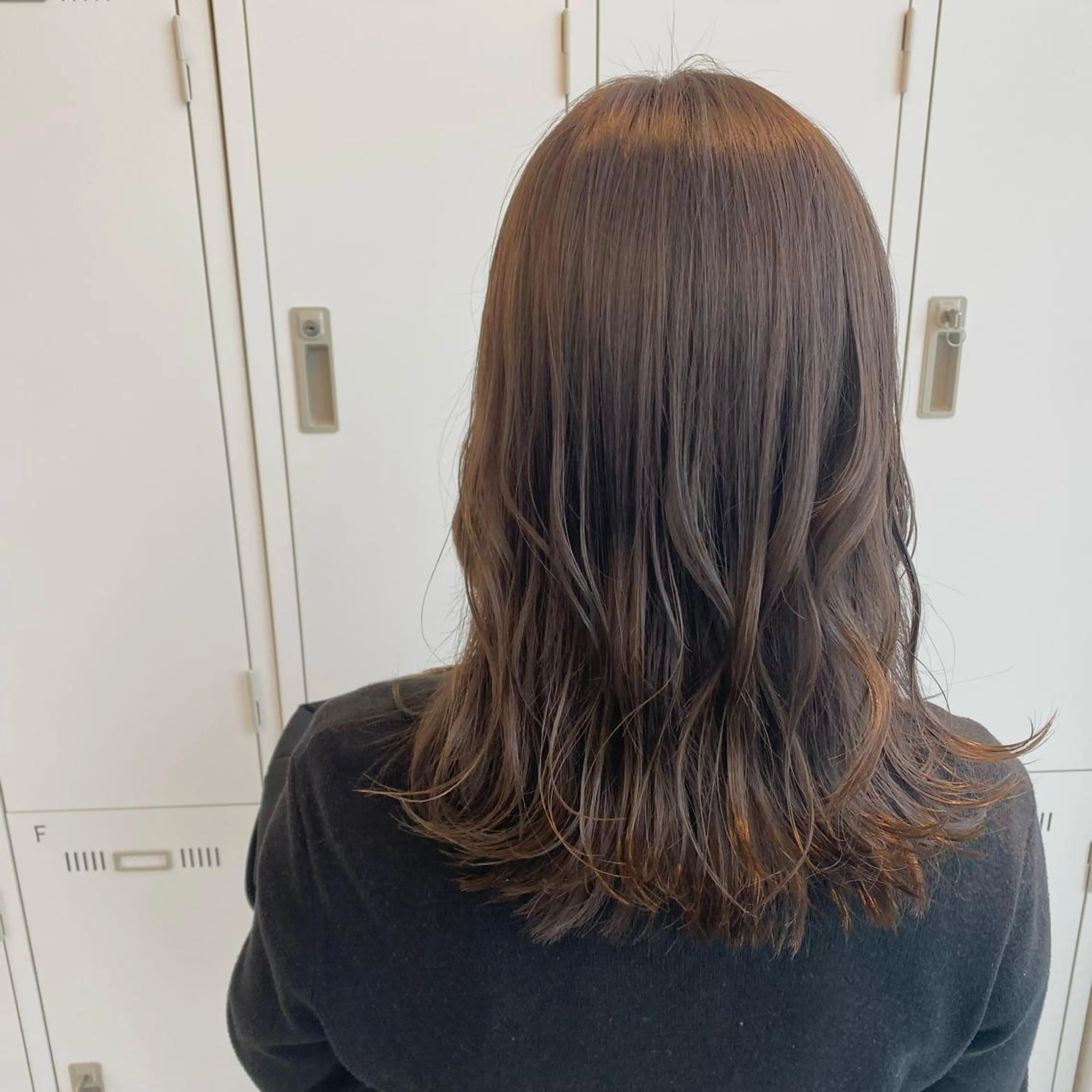 セミロング カラー YUNA ユウナのヘアスタイル