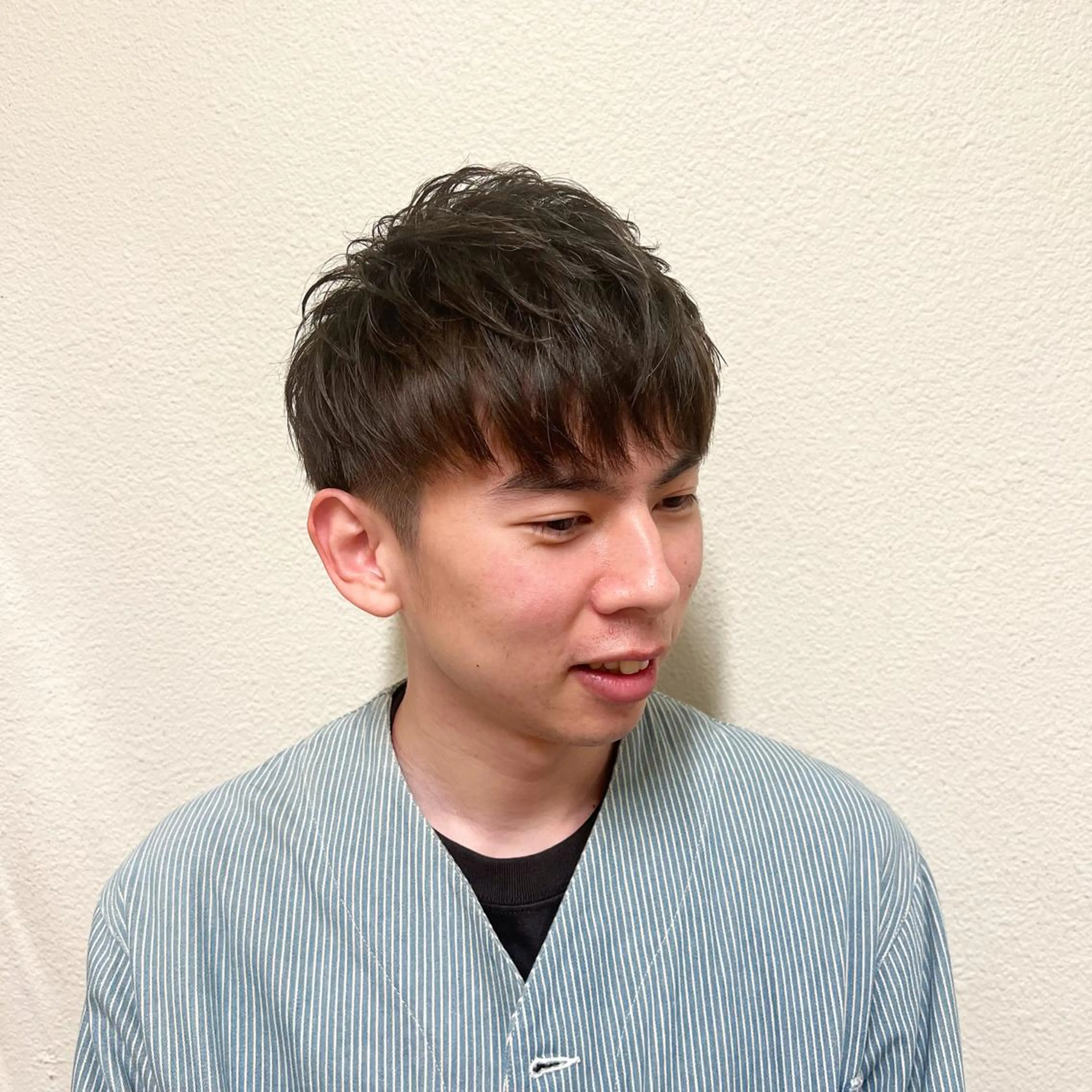 ショート 柔らかオリーブカラー 透明感カラー古澤羅威のヘアスタイル