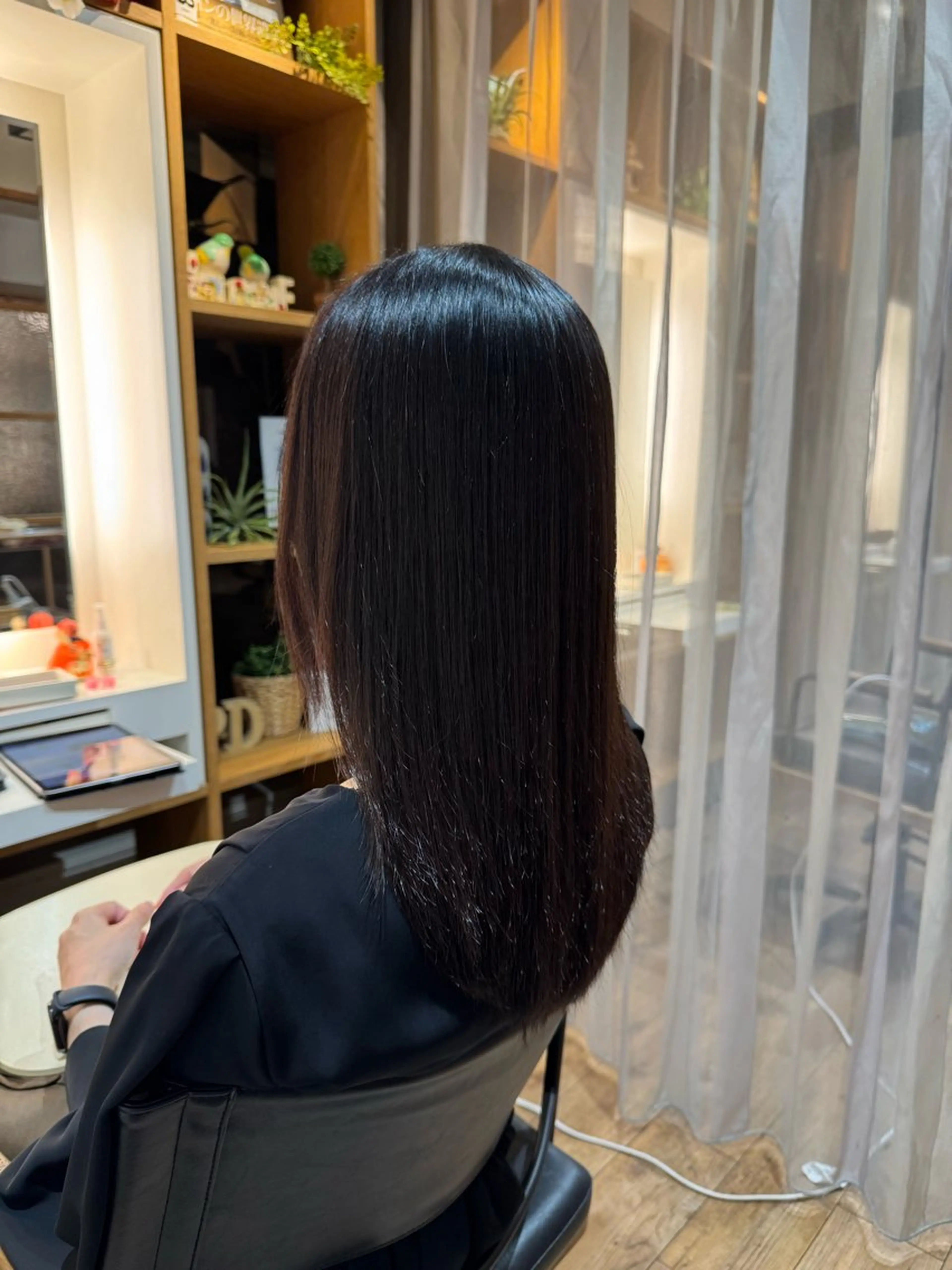 セミロング カット 縮毛矯正 トリートメント afloatkobe所属・美髪/髪質改善 川口凌弥のヘアスタイル