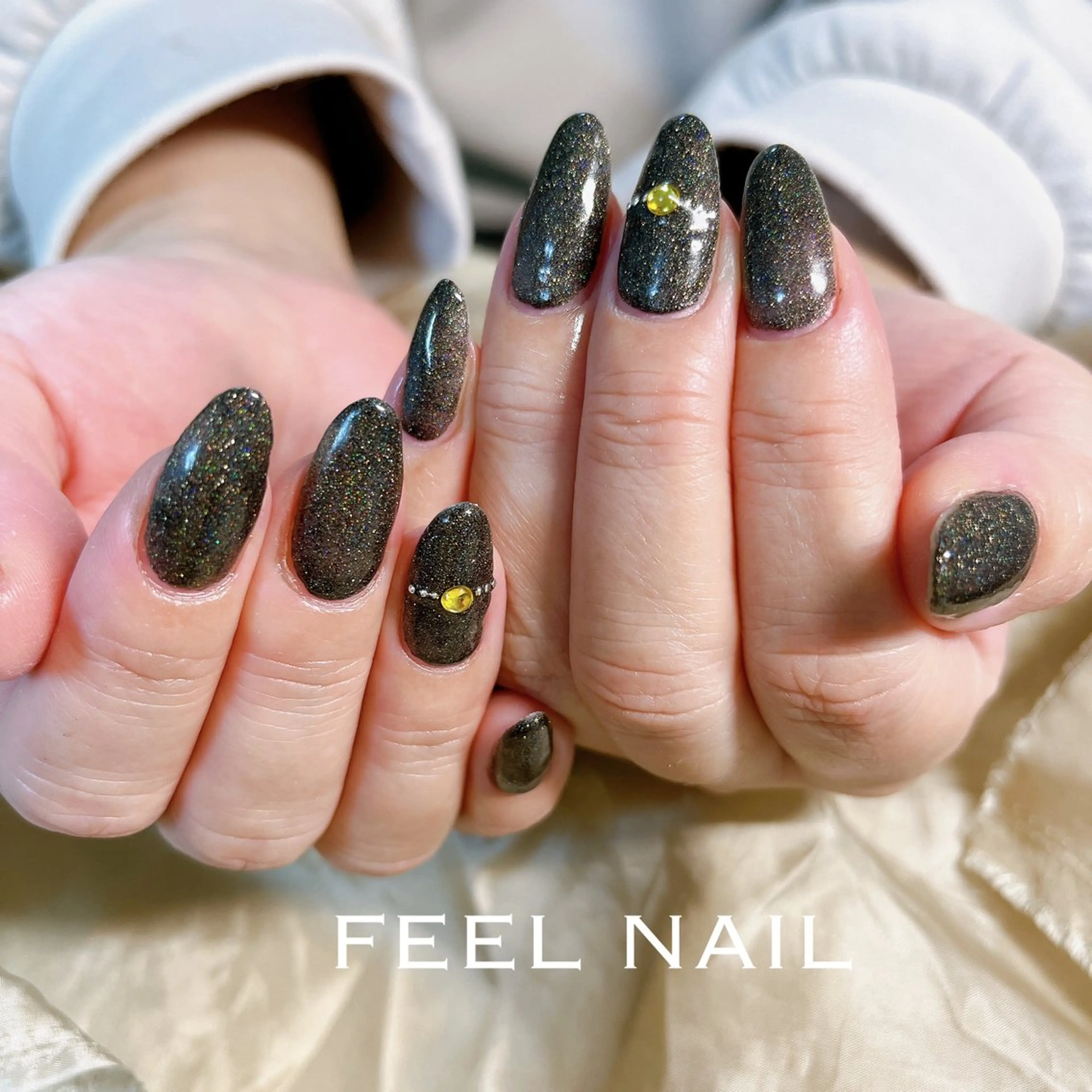 ネイル アートネイル ワンカラーネイル ストーンネイル 秋好 悠のネイルデザイン