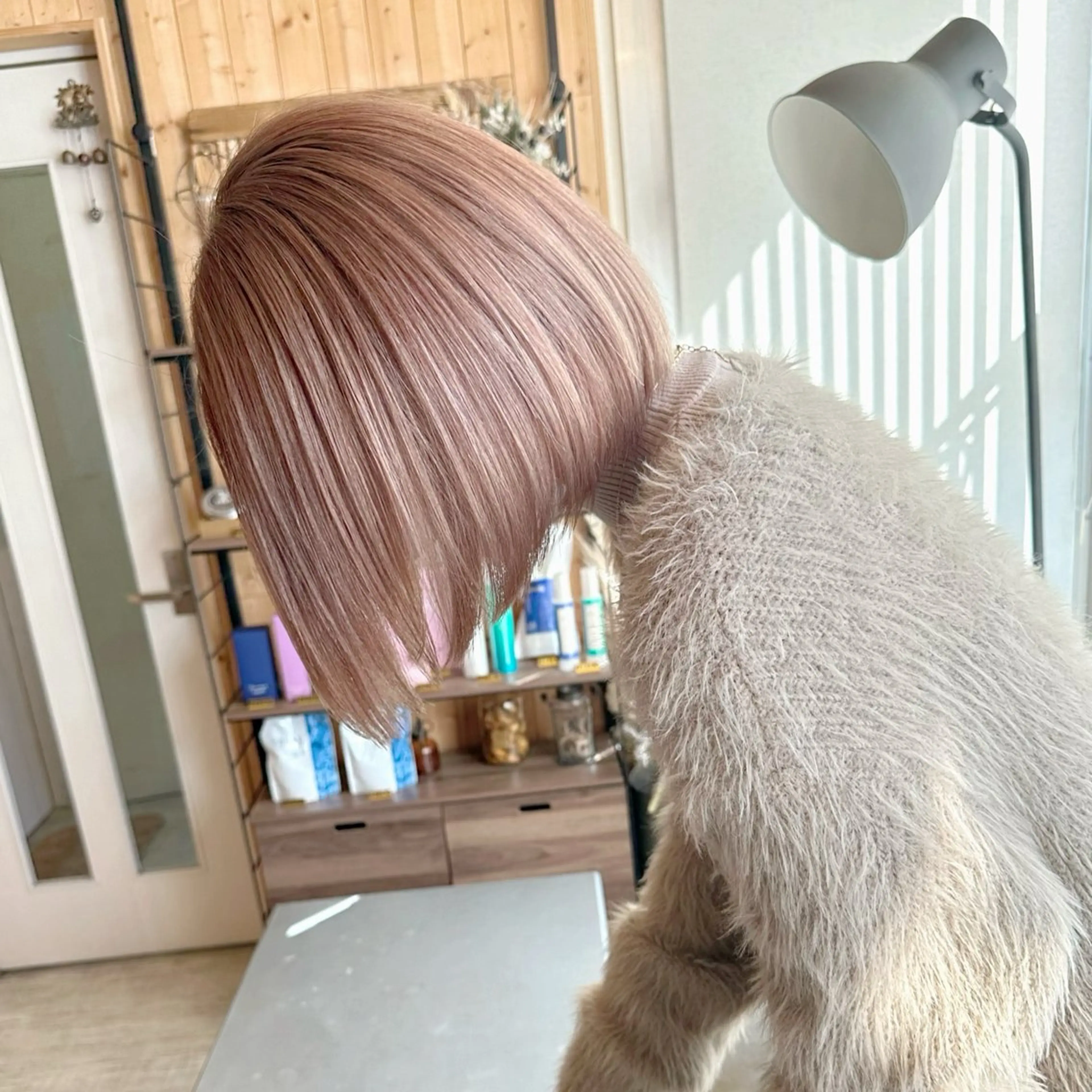 ミディアム 韓国レイヤー外国人風 透明感カラー髪質改善のヘアスタイル