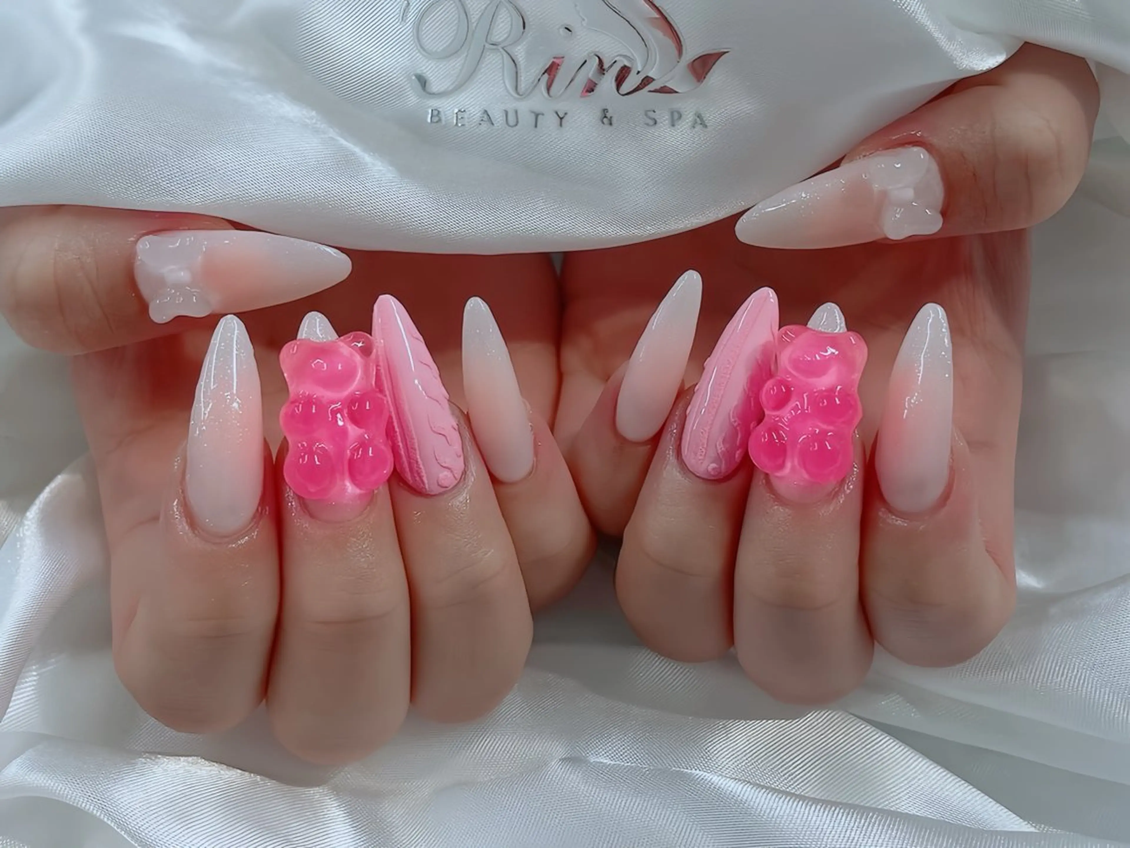 ネイル 成人式 ロングネイル ネイルチップ ハンドネイル Rin Nail 新大久保店のネイルデザイン